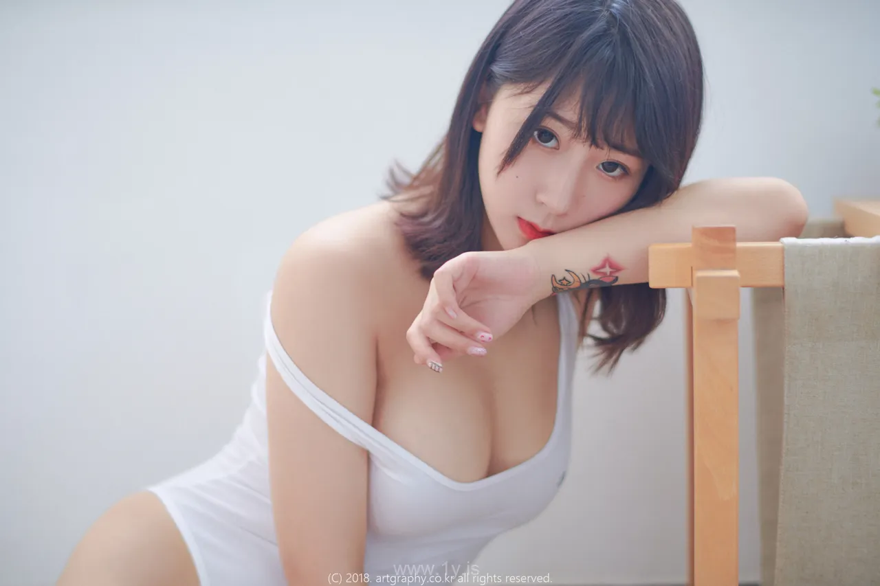 猫九酱 VOL.17 白色连体衣