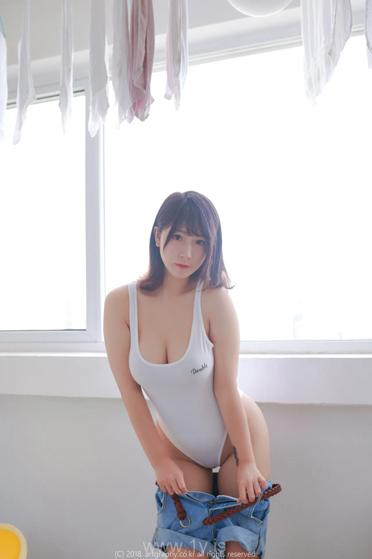 猫九酱 VOL.17 白色连体衣