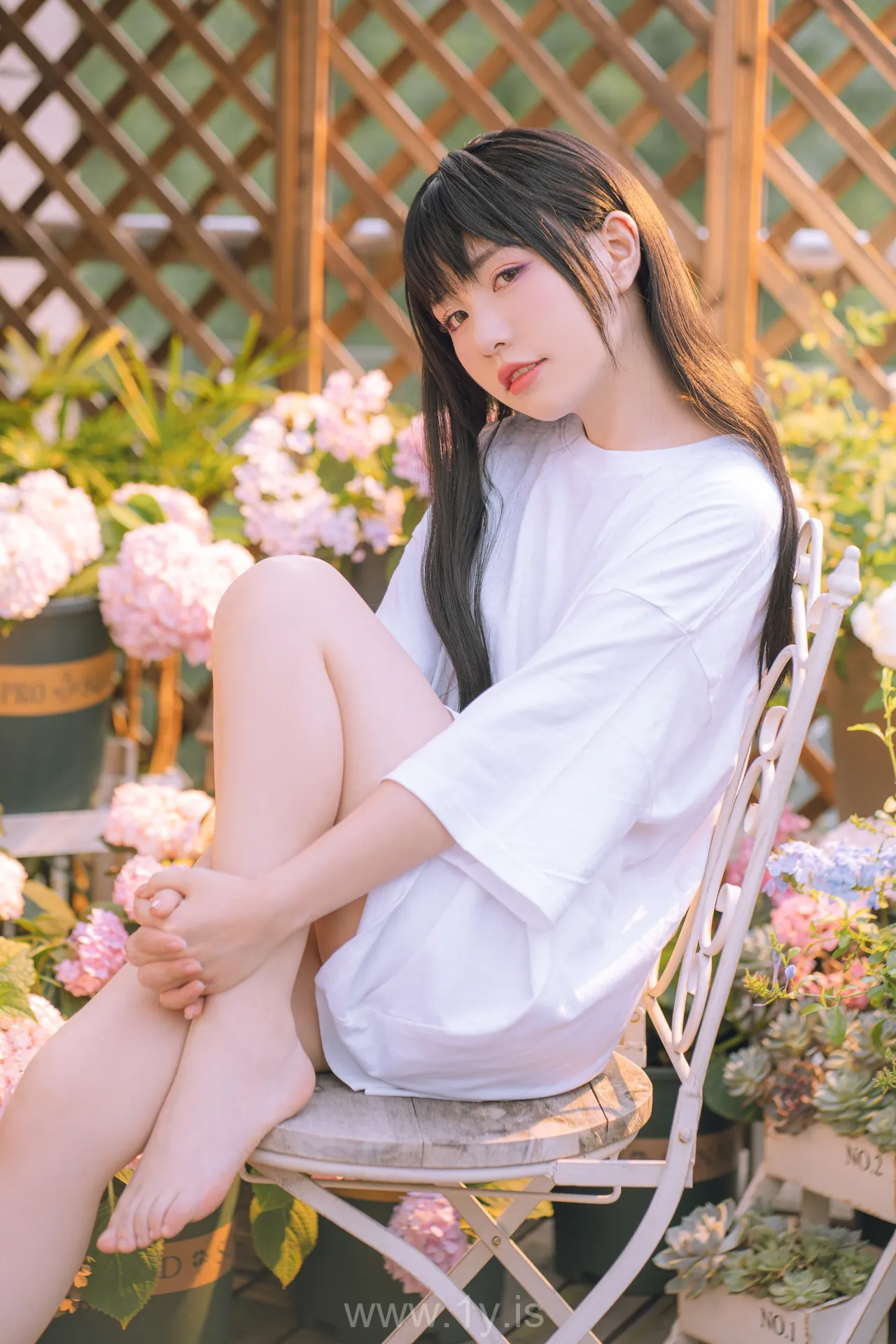 爆机少女喵小吉MiaoXiaoJi NO.036 XiaoJi Is Watering The Flowers(小吉的午后时光完整版)