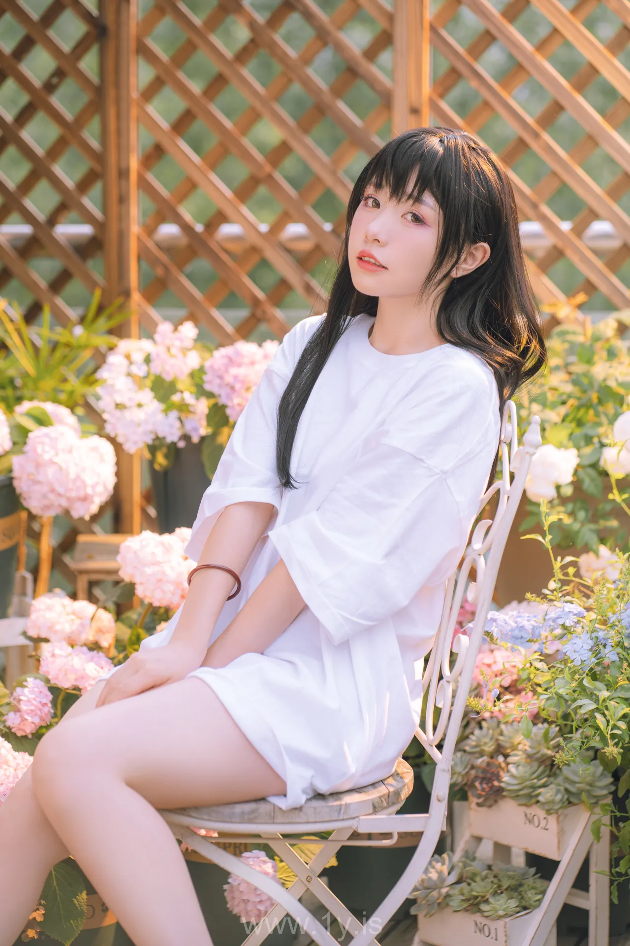 爆机少女喵小吉MiaoXiaoJi NO.036 XiaoJi Is Watering The Flowers(小吉的午后时光完整版)