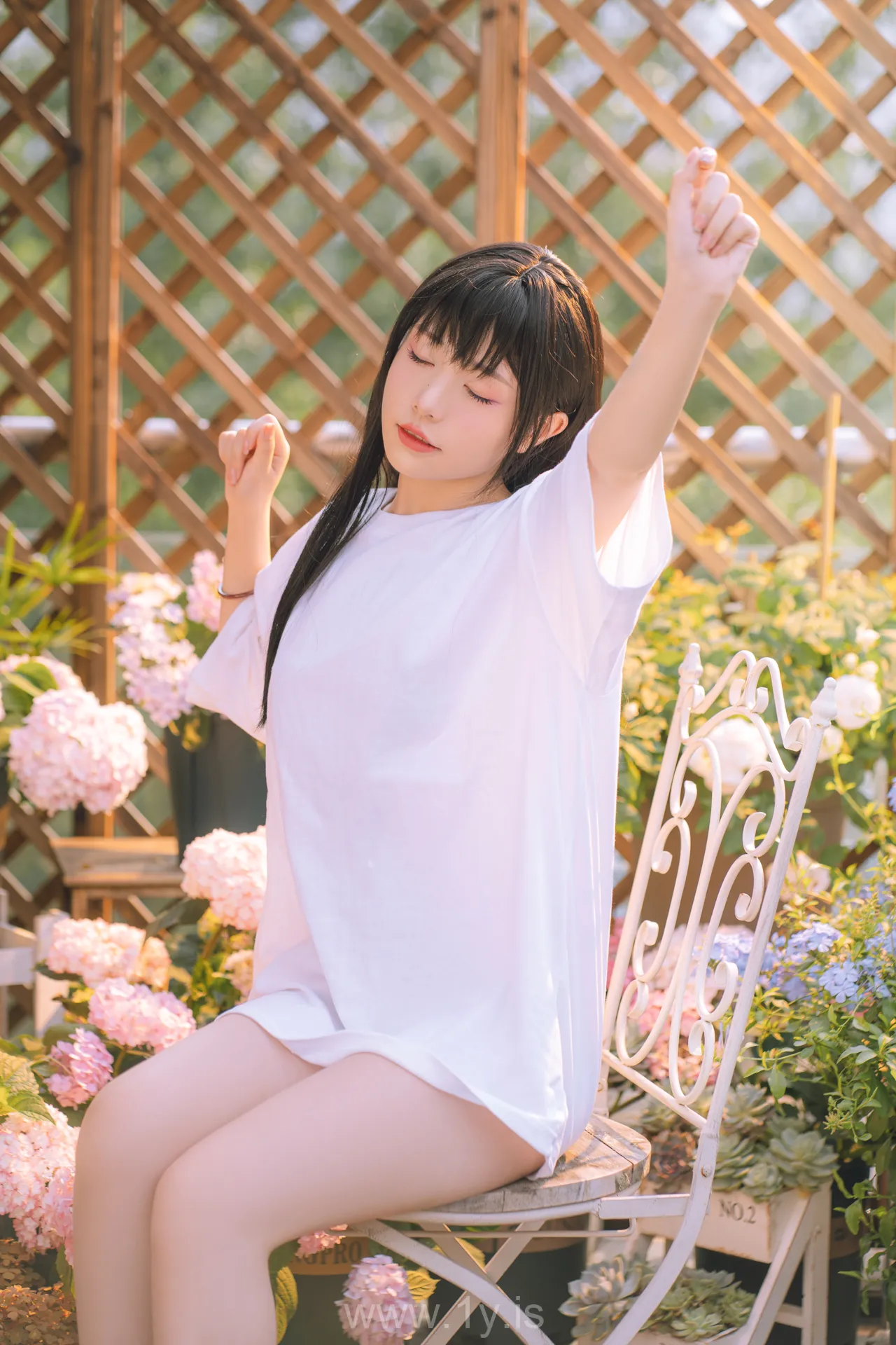 爆机少女喵小吉MiaoXiaoJi NO.036 XiaoJi Is Watering The Flowers(小吉的午后时光完整版)