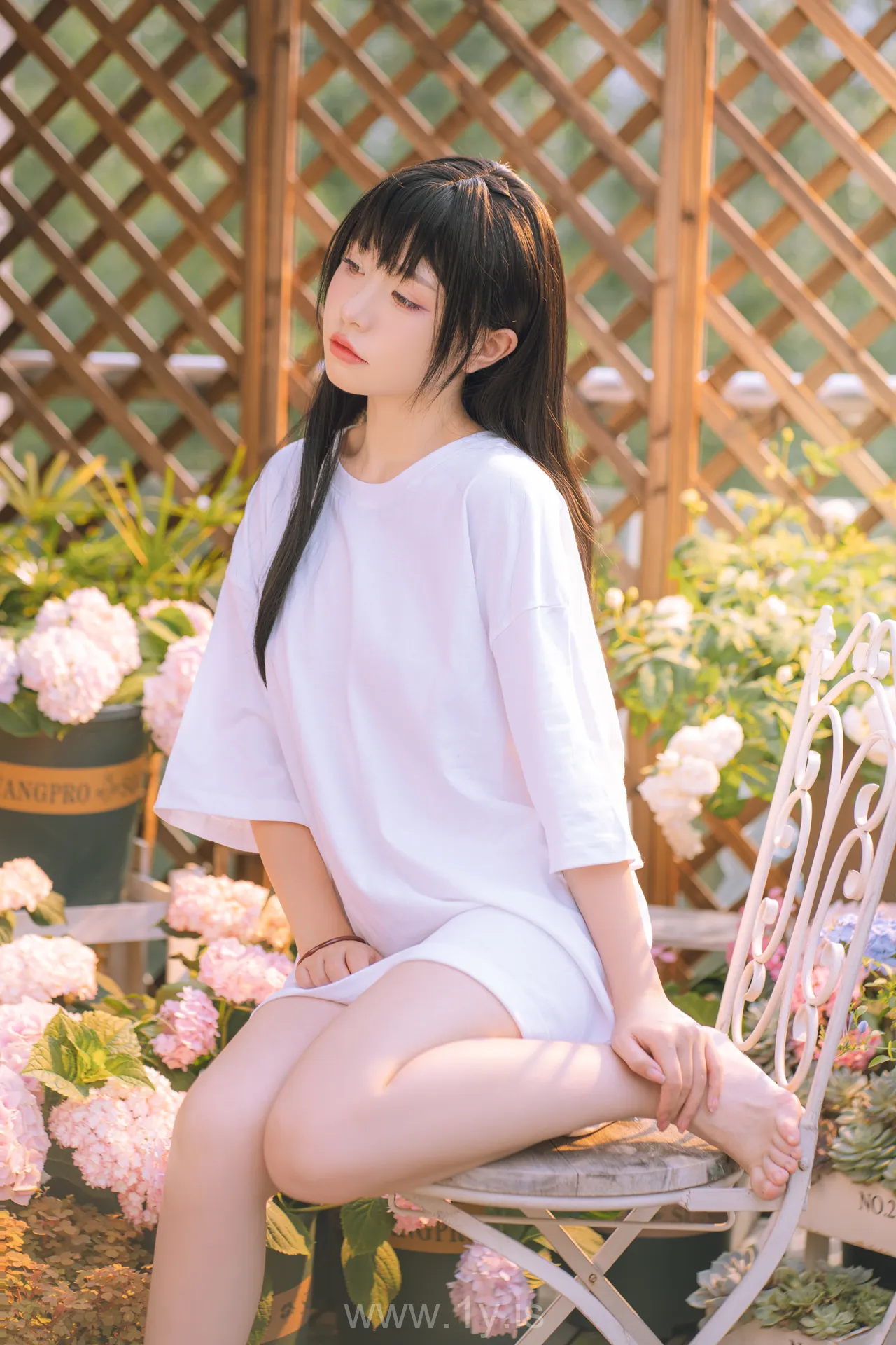 爆机少女喵小吉MiaoXiaoJi NO.036 XiaoJi Is Watering The Flowers(小吉的午后时光完整版)