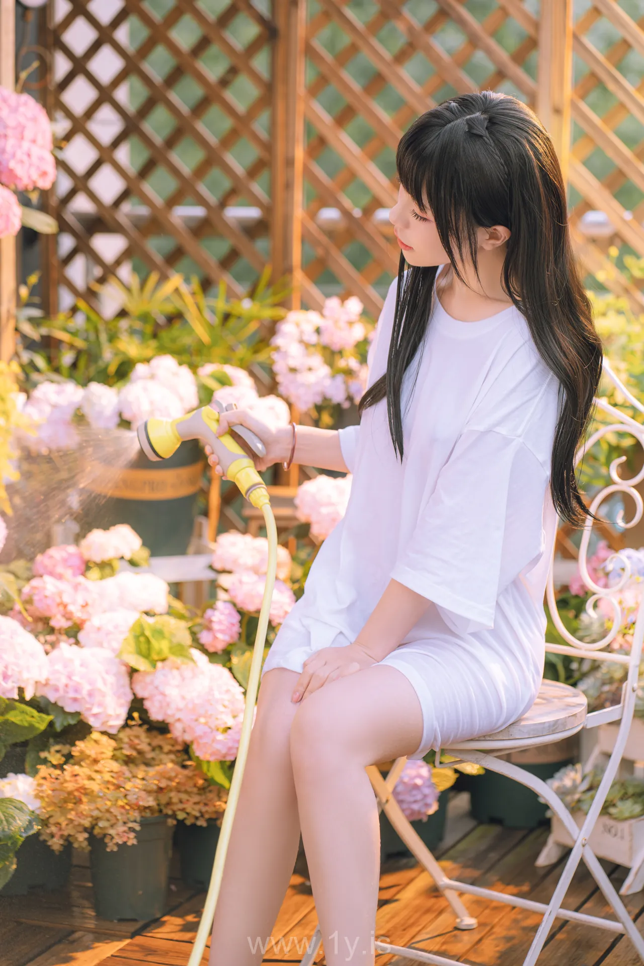 爆机少女喵小吉MiaoXiaoJi NO.036 XiaoJi Is Watering The Flowers(小吉的午后时光完整版)