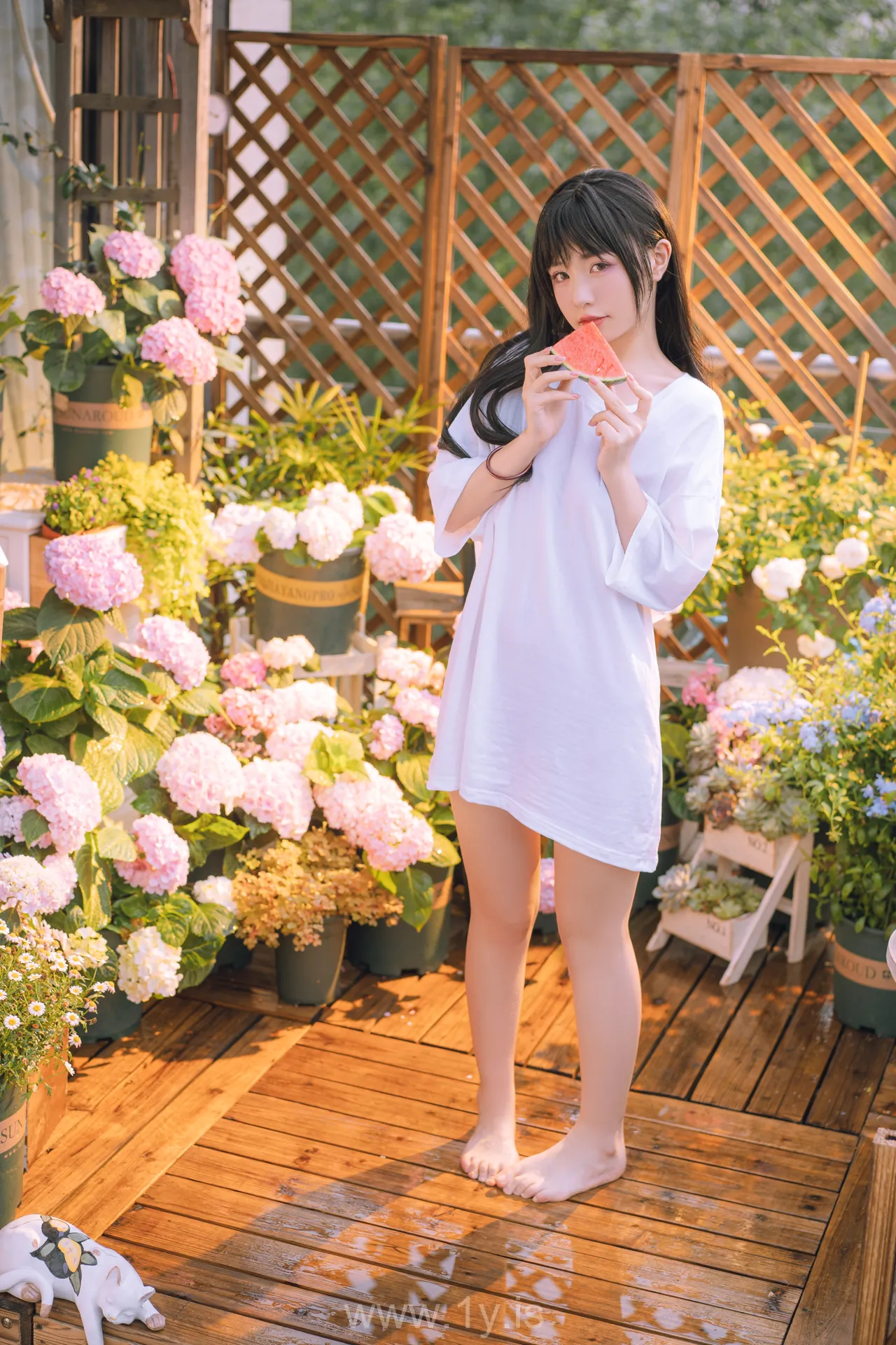 爆机少女喵小吉MiaoXiaoJi NO.036 XiaoJi Is Watering The Flowers(小吉的午后时光完整版)