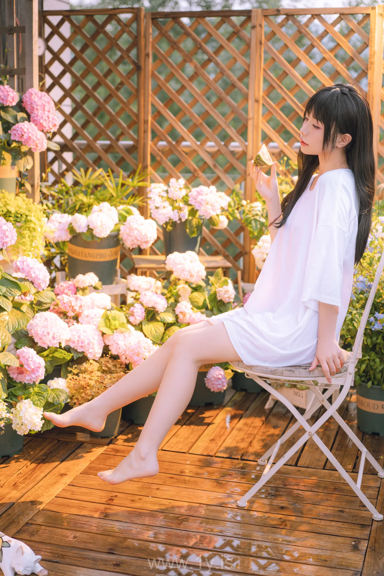 爆机少女喵小吉MiaoXiaoJi NO.036 XiaoJi Is Watering The Flowers(小吉的午后时光完整版)
