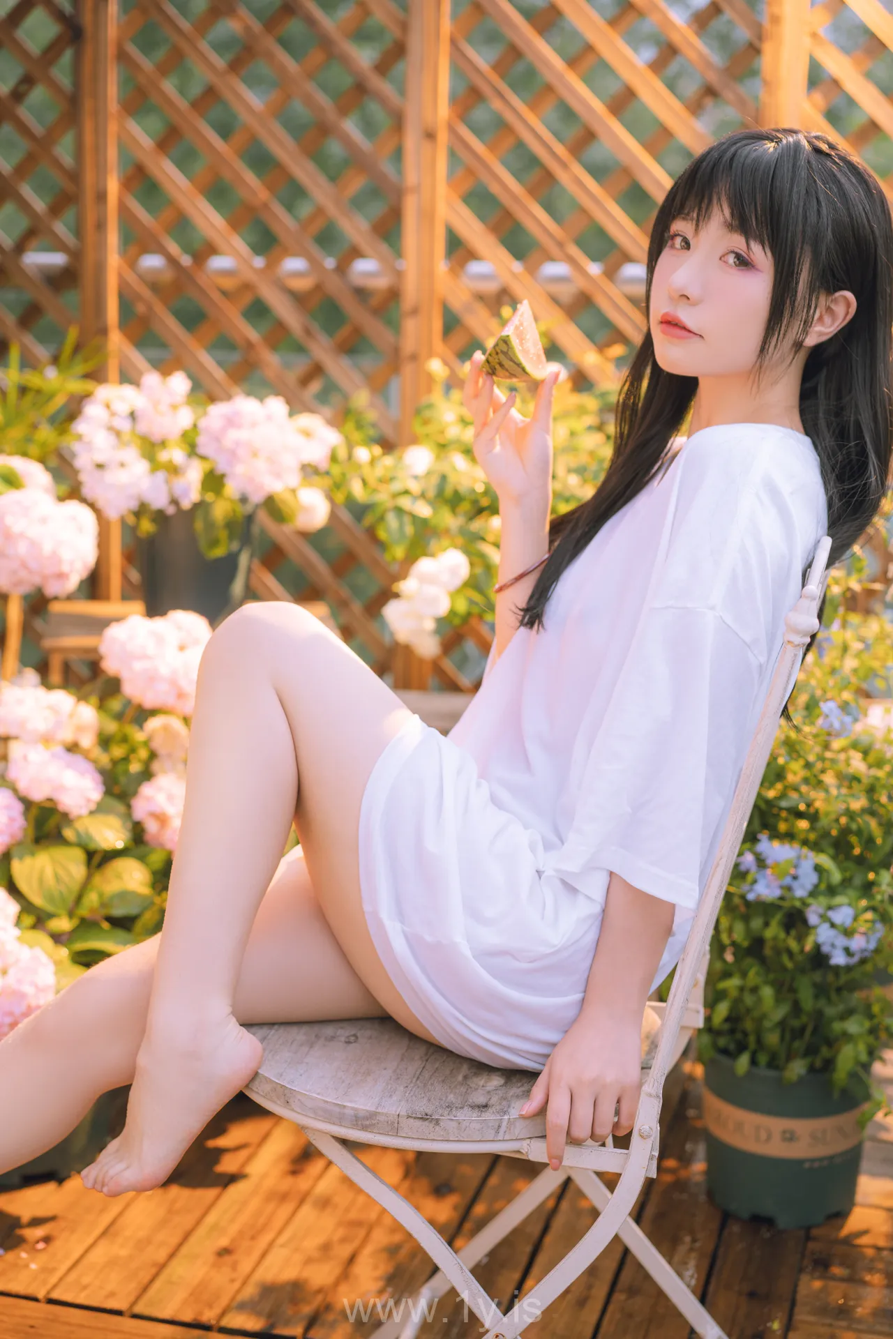 爆机少女喵小吉MiaoXiaoJi NO.036 XiaoJi Is Watering The Flowers(小吉的午后时光完整版)