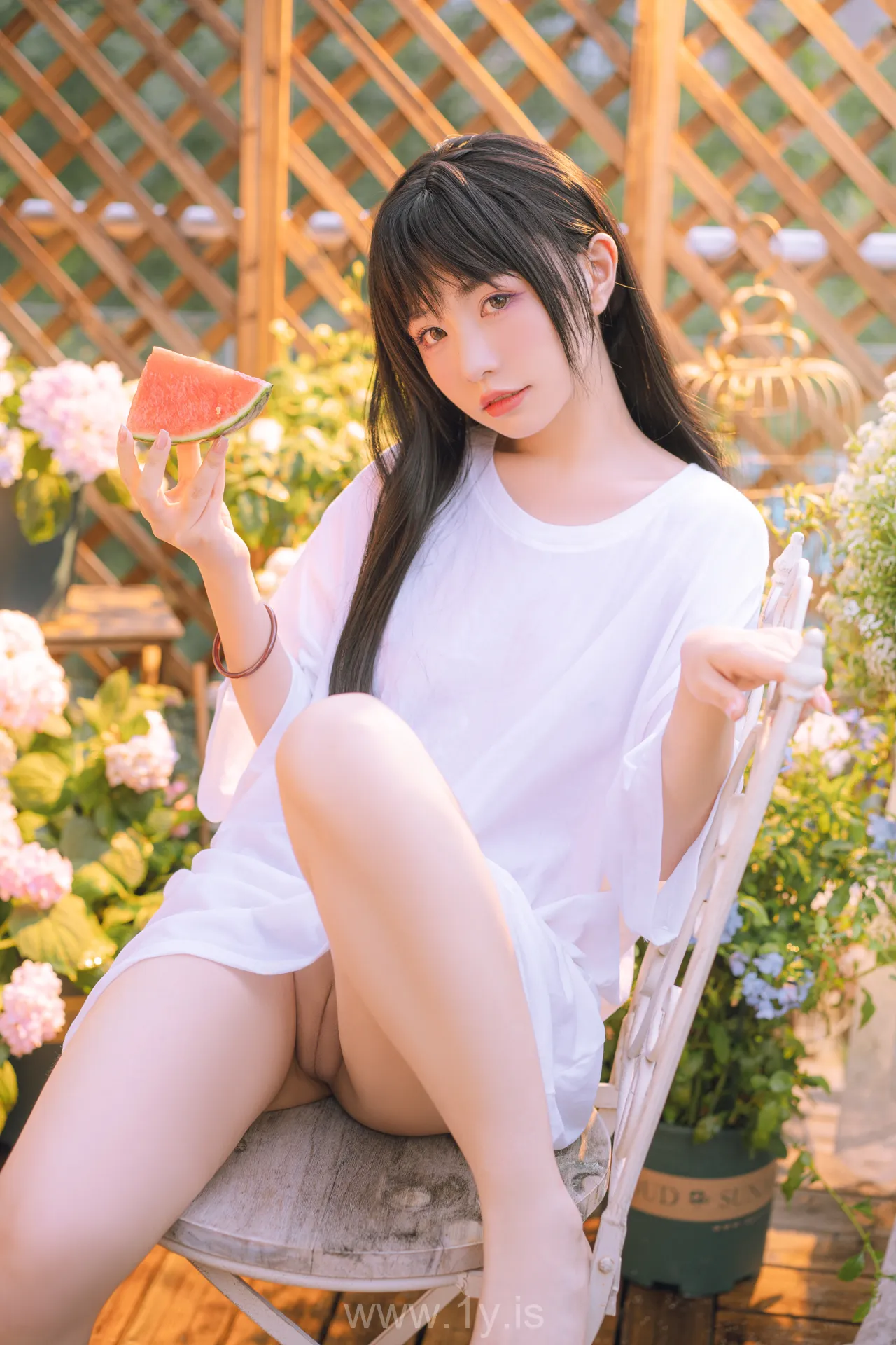 爆机少女喵小吉MiaoXiaoJi NO.036 XiaoJi Is Watering The Flowers(小吉的午后时光完整版)