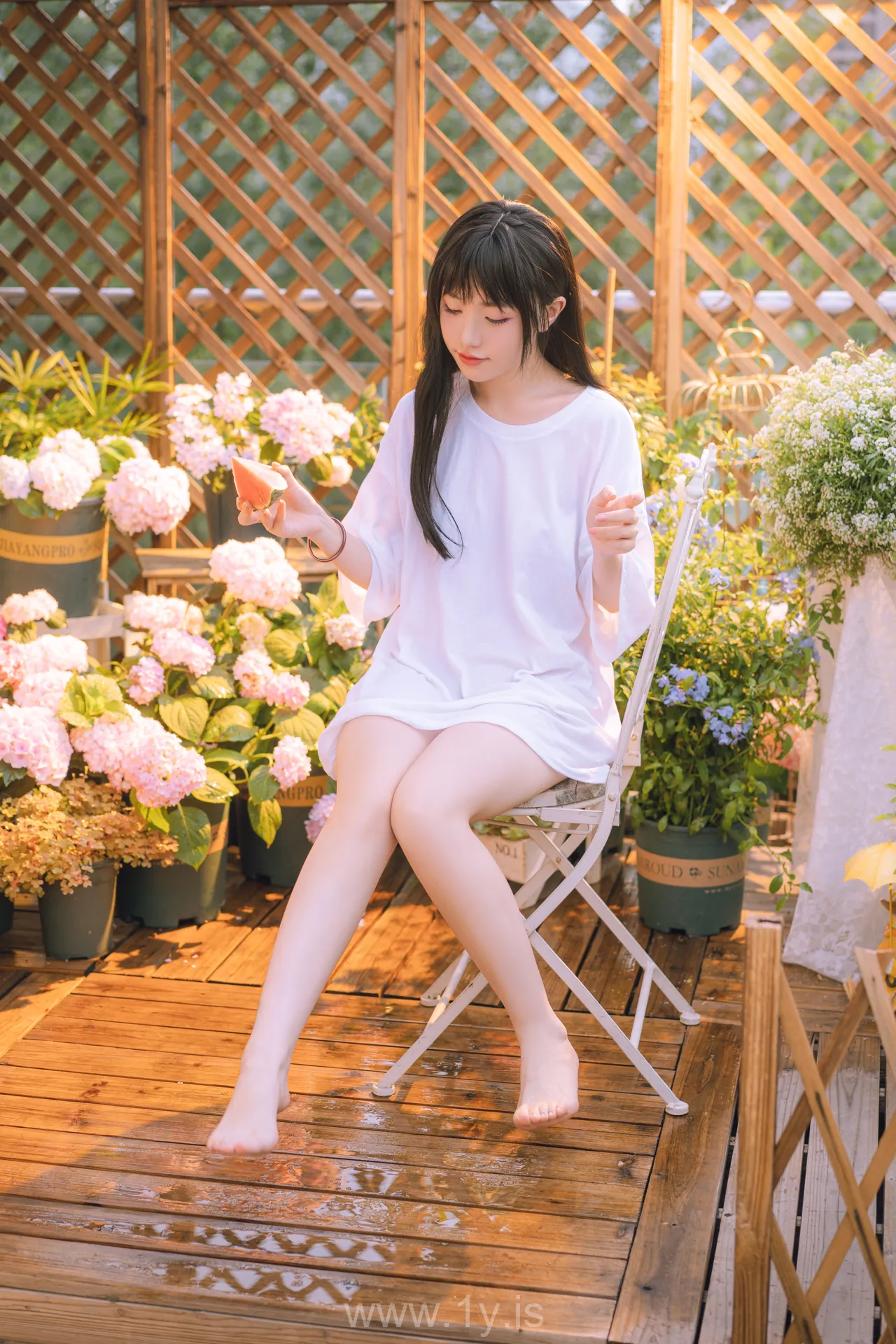 爆机少女喵小吉MiaoXiaoJi NO.036 XiaoJi Is Watering The Flowers(小吉的午后时光完整版)
