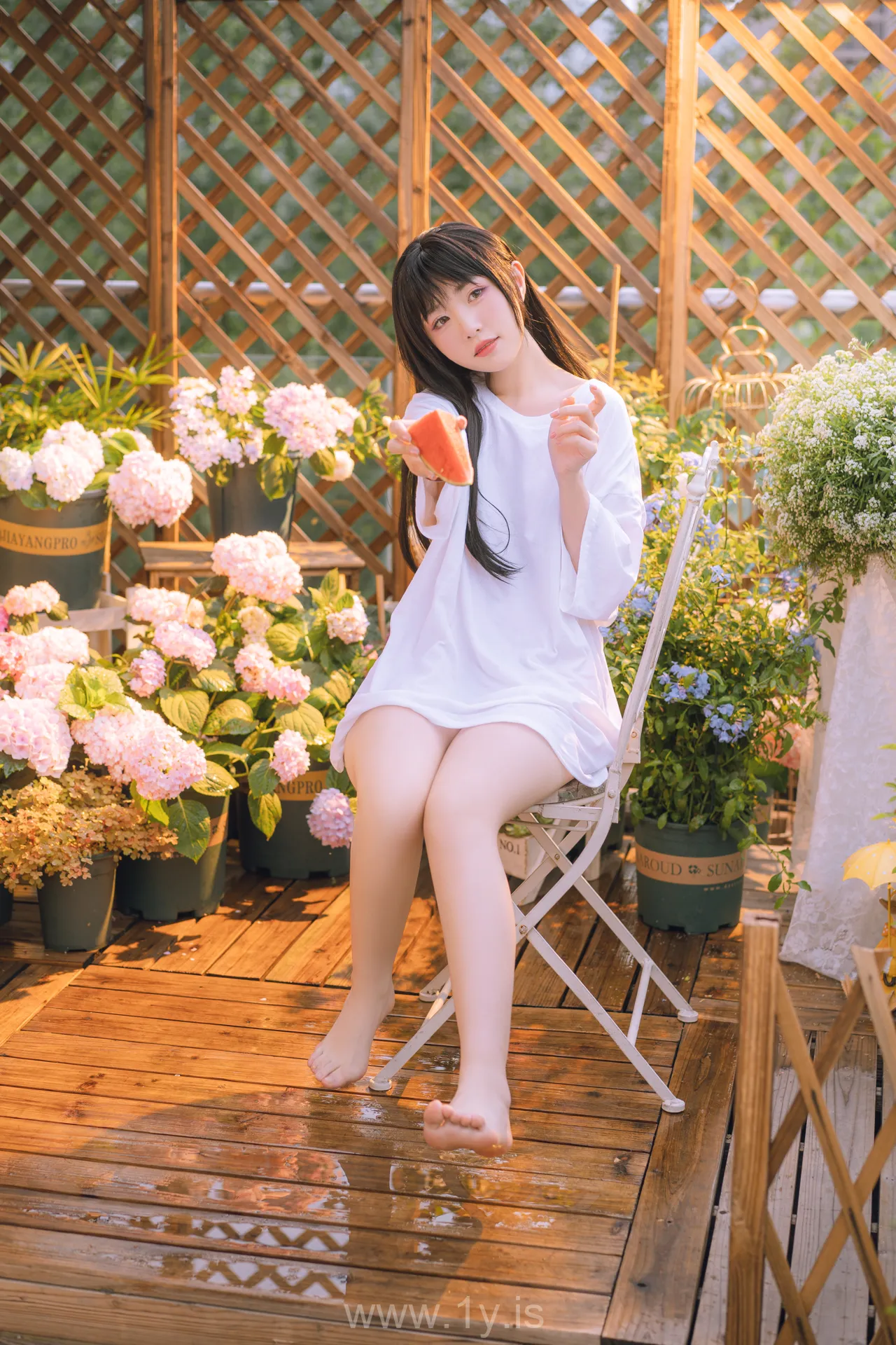 爆机少女喵小吉MiaoXiaoJi NO.036 XiaoJi Is Watering The Flowers(小吉的午后时光完整版)
