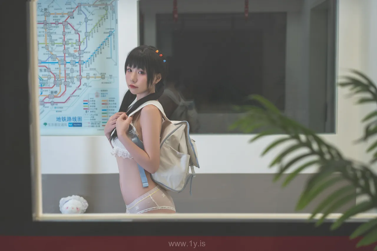 爆机少女喵小吉MiaoXiaoJi NO.039 Empty Subway Cars(末班地铁)