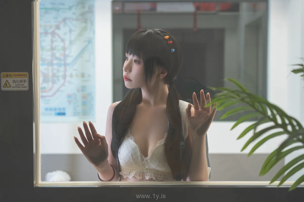 爆机少女喵小吉MiaoXiaoJi NO.039 Empty Subway Cars(末班地铁)