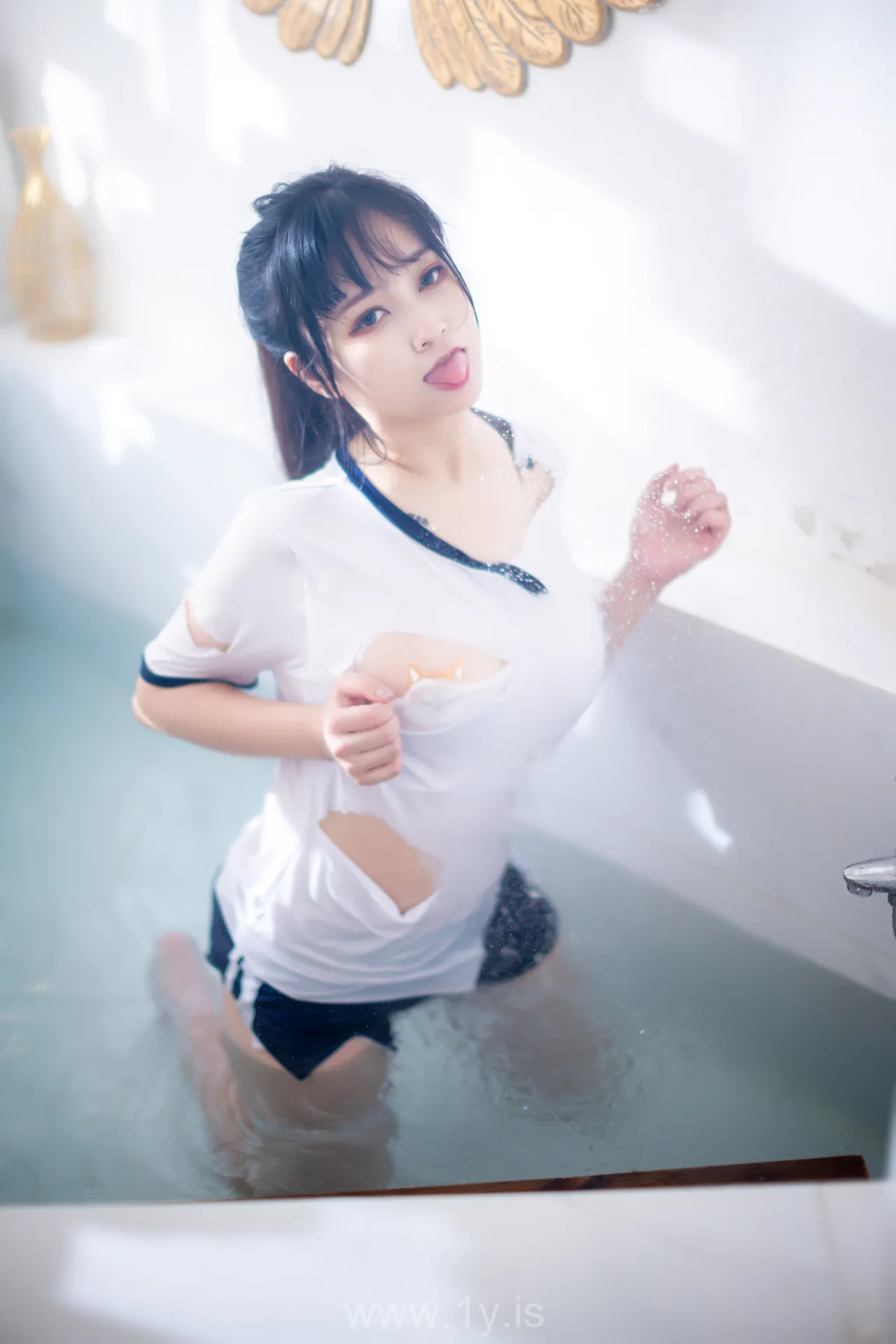 奇行家狗崽 NO.01 浴场的体操服