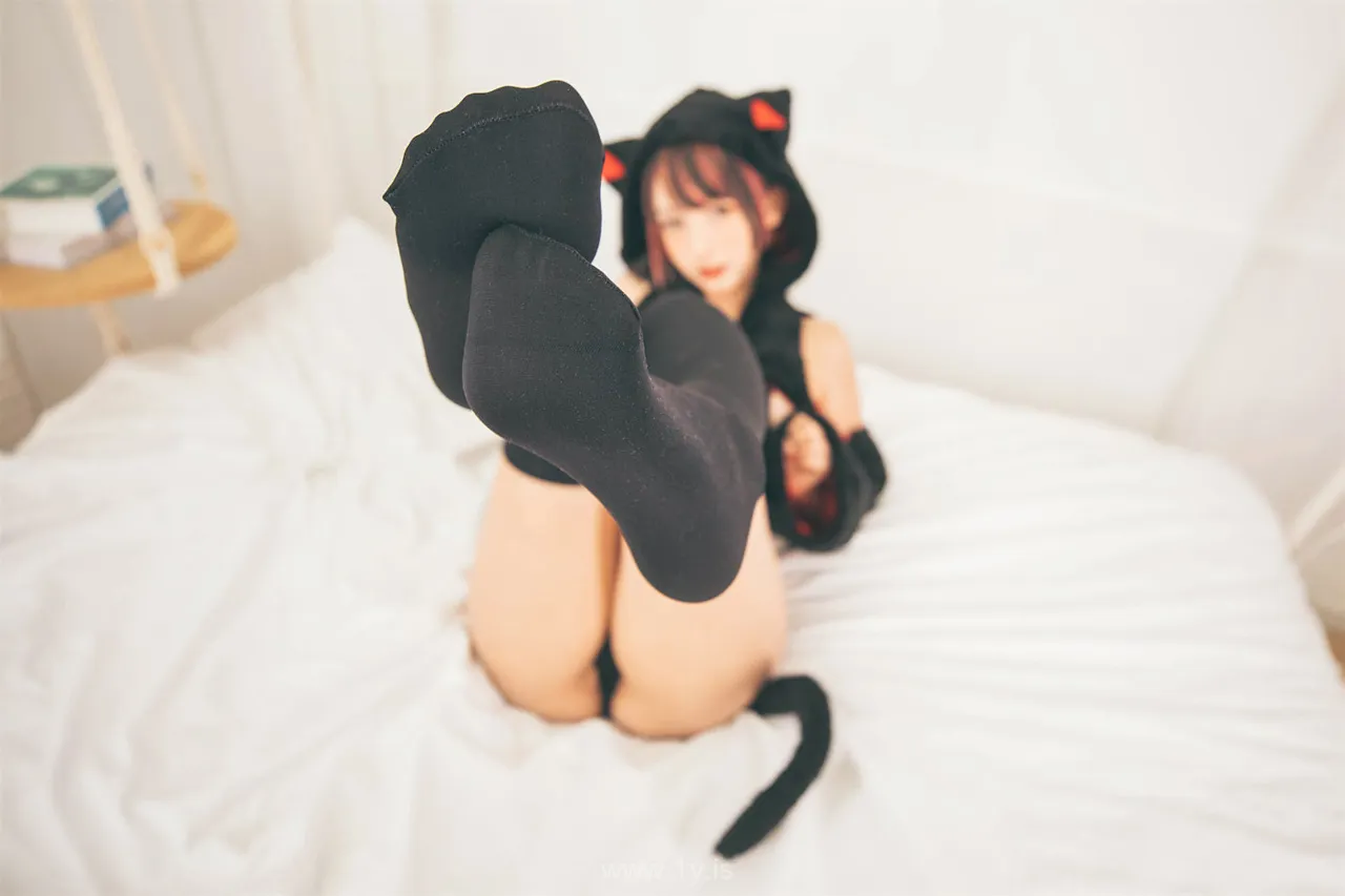 神楽坂真冬 VOL.72 神楽板真冬《白黒の猫》(絶対企画)