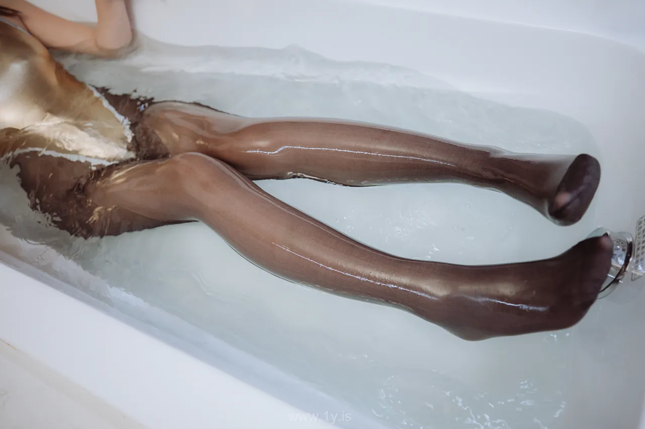 神楽坂真冬 VOL.78 神楽坂真冬 竞泳主题《水之形2》