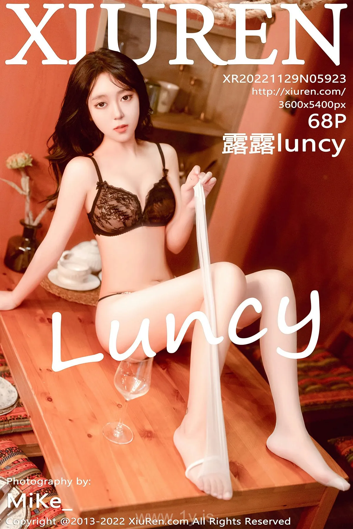 XIUREN(秀人网) No.5923 Graceful Asian Mature Princess 露露luncy