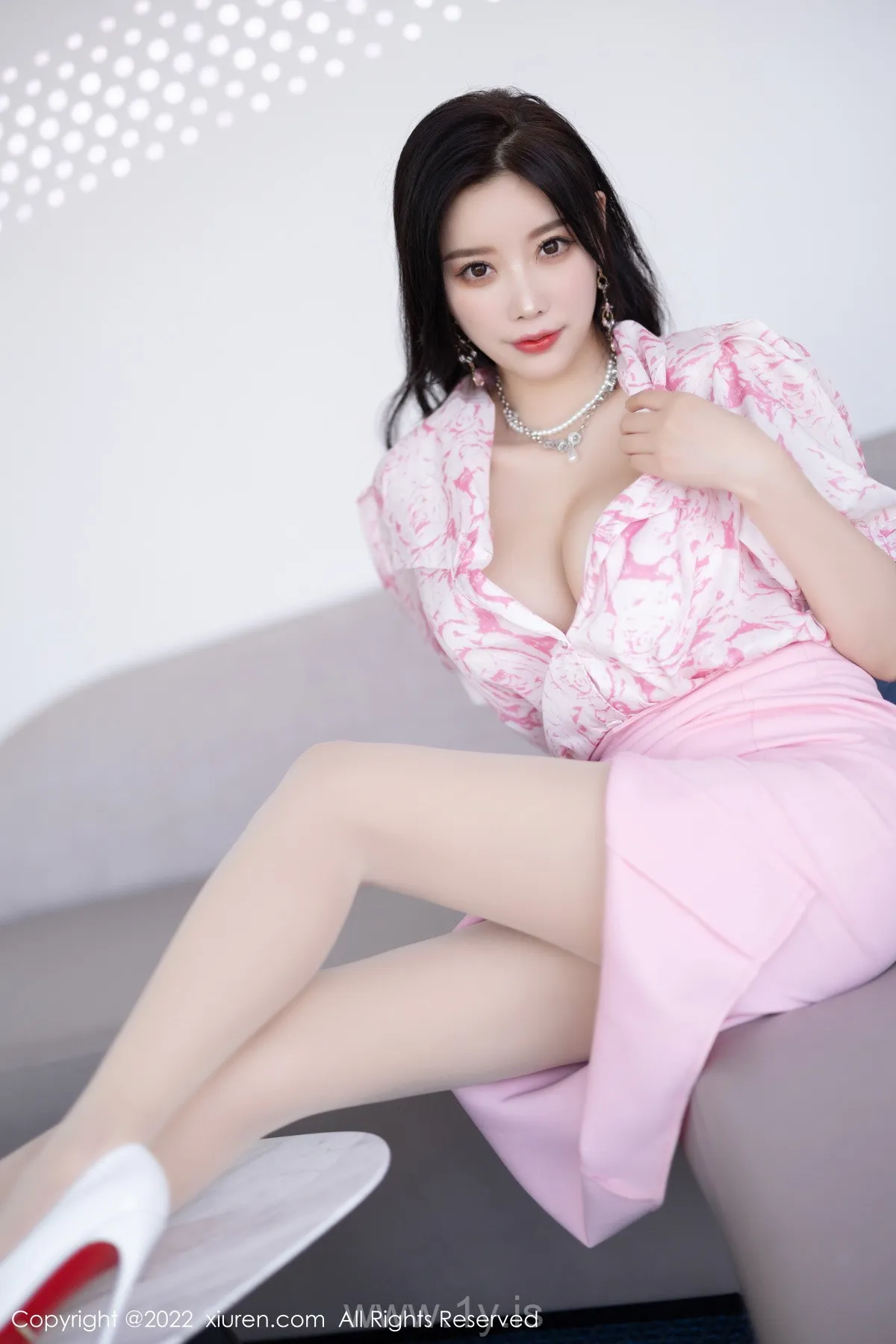 XIUREN(秀人网) No.5927 Well-developed Asian Girl 楊晨晨Yome