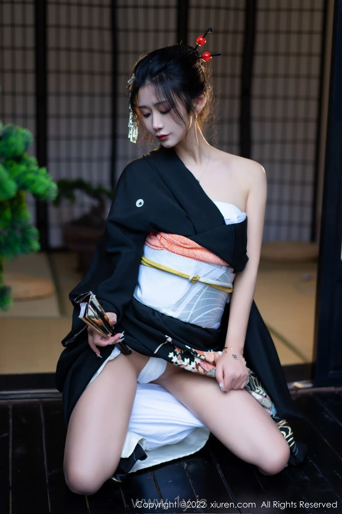 XIUREN(秀人网) No.5932 Graceful Asian Cougar laura阿姣