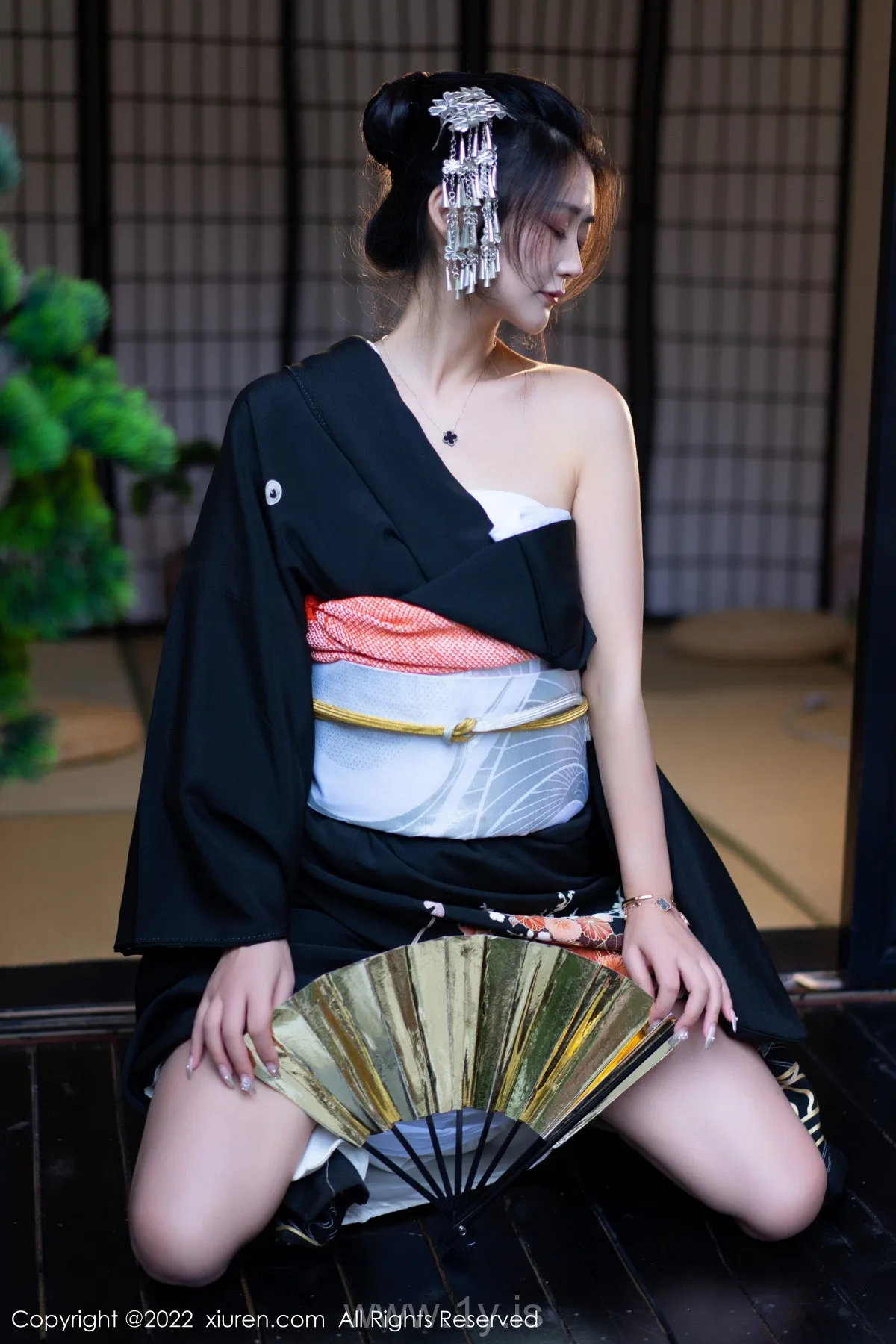 XIUREN(秀人网) No.5932 Graceful Asian Cougar laura阿姣