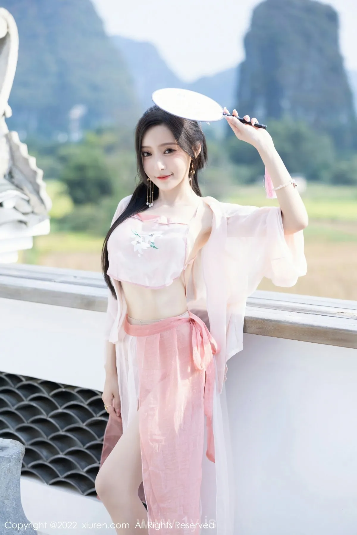 XIUREN(秀人网) No.6040 Adorable Asian Model 王馨瑶yanni