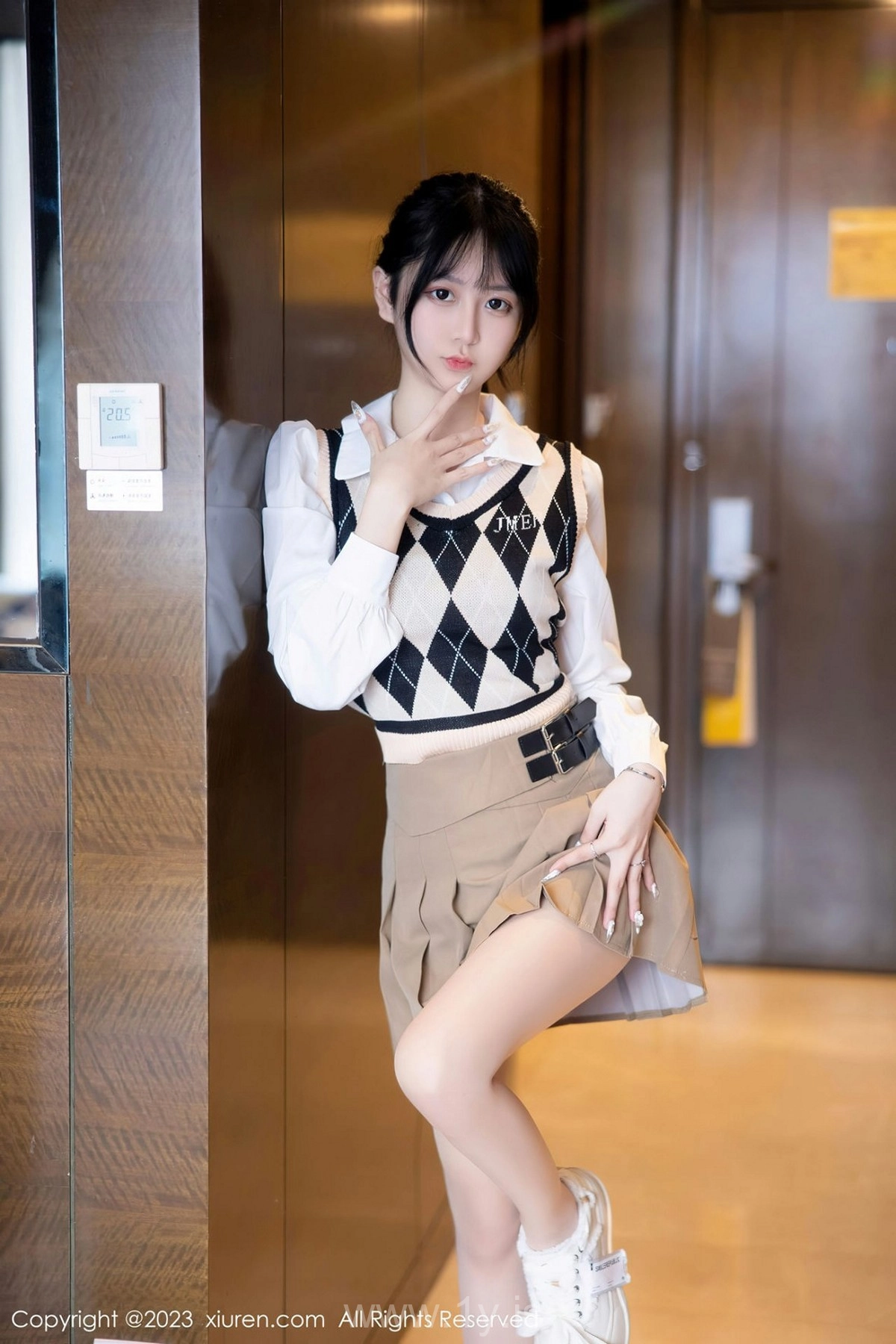 XIUREN(秀人网) NO.6329 Fashionable Asian Teen 謝小蒽