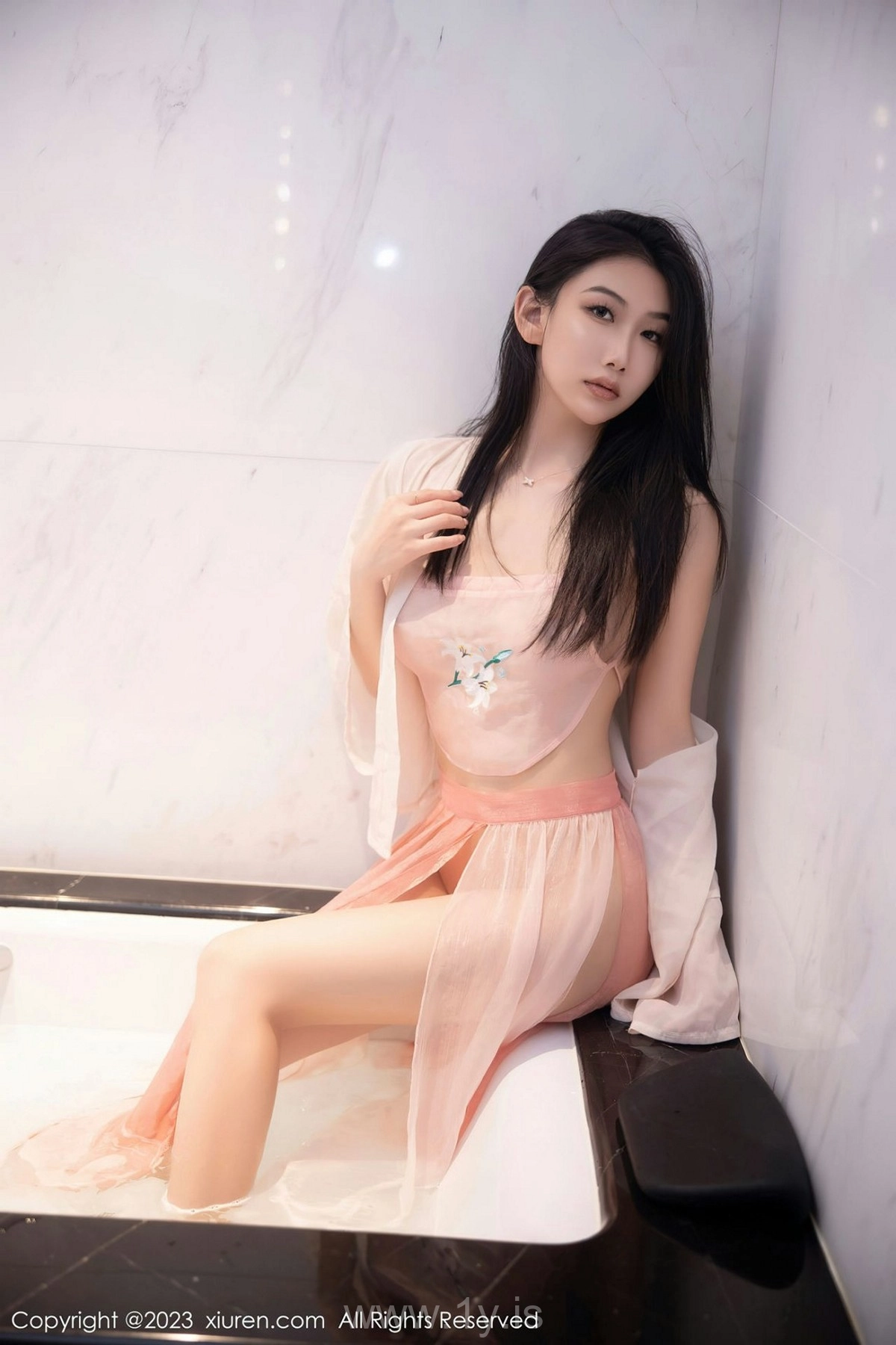 XIUREN(秀人网) NO.6369 Good-looking & Pretty Chinese Mature Princess 李佳芮Cherie