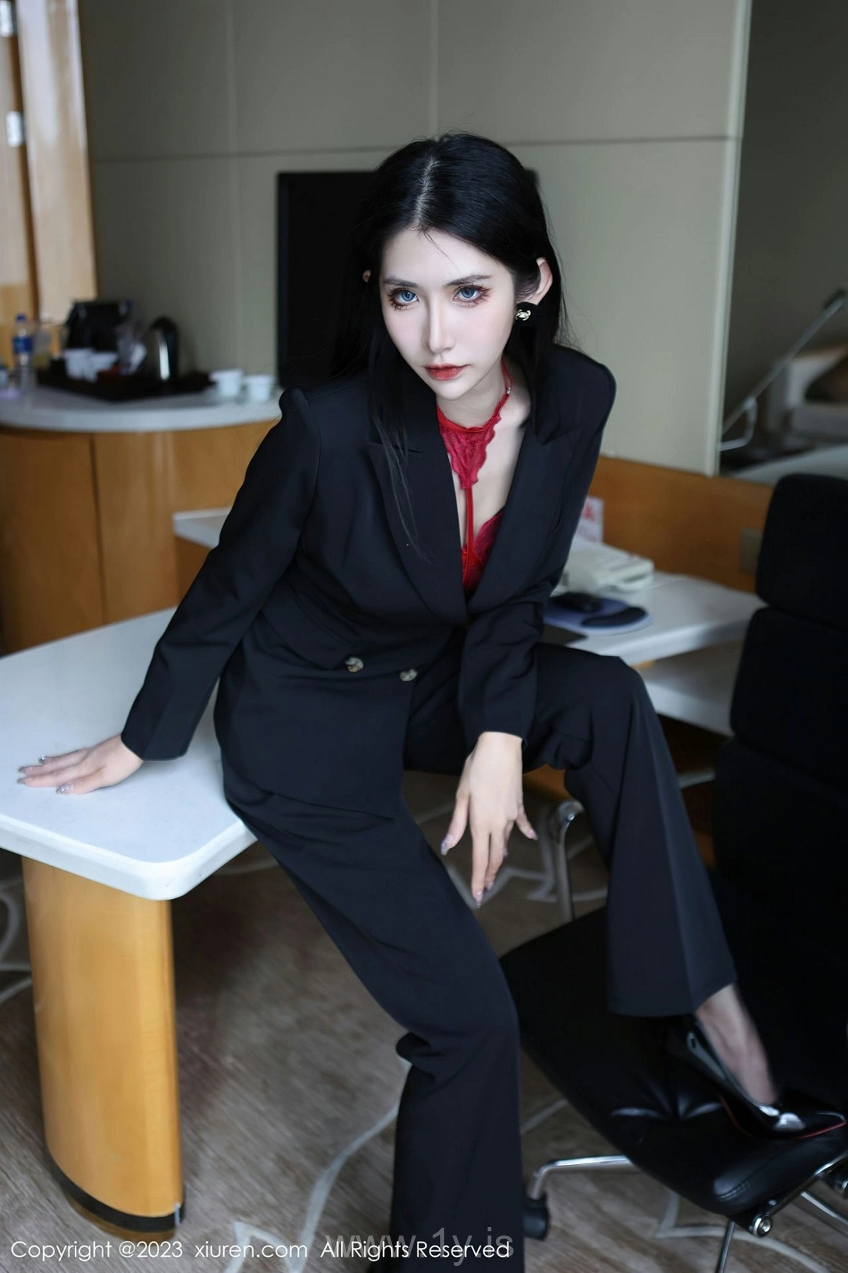 XIUREN(秀人网) NO.6402 Irresistible Chinese Mature Princess 依娜Yina