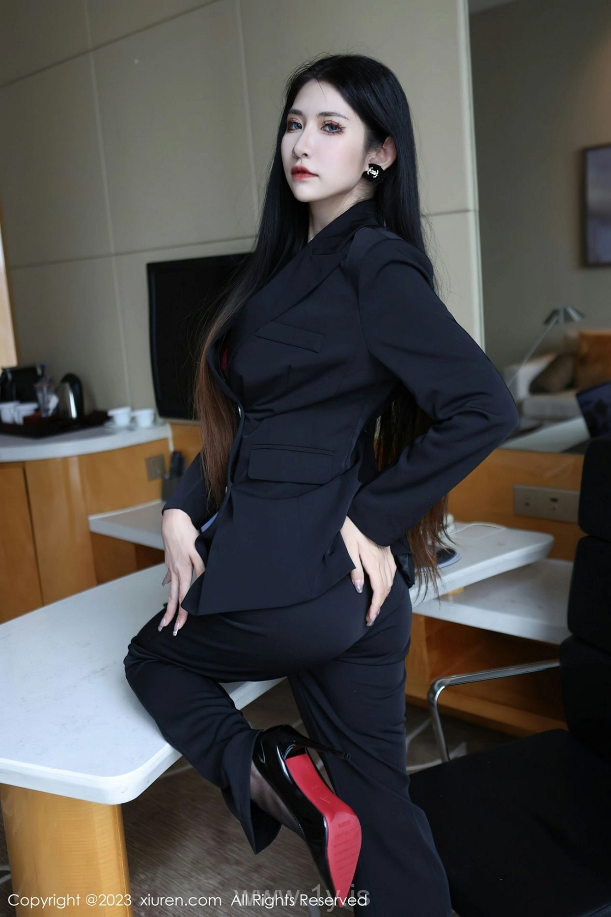 XIUREN(秀人网) NO.6402 Irresistible Chinese Mature Princess 依娜Yina