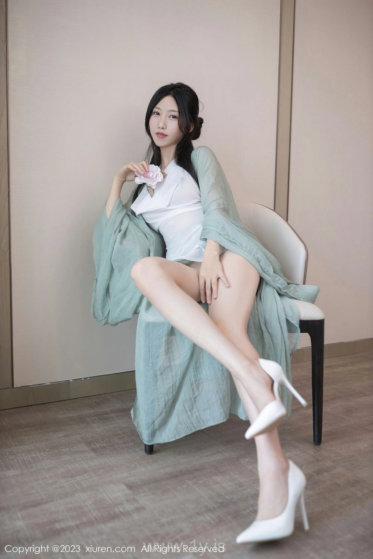 XIUREN(秀人网) NO.6420 Adorable & Hot Asian Girl 利世