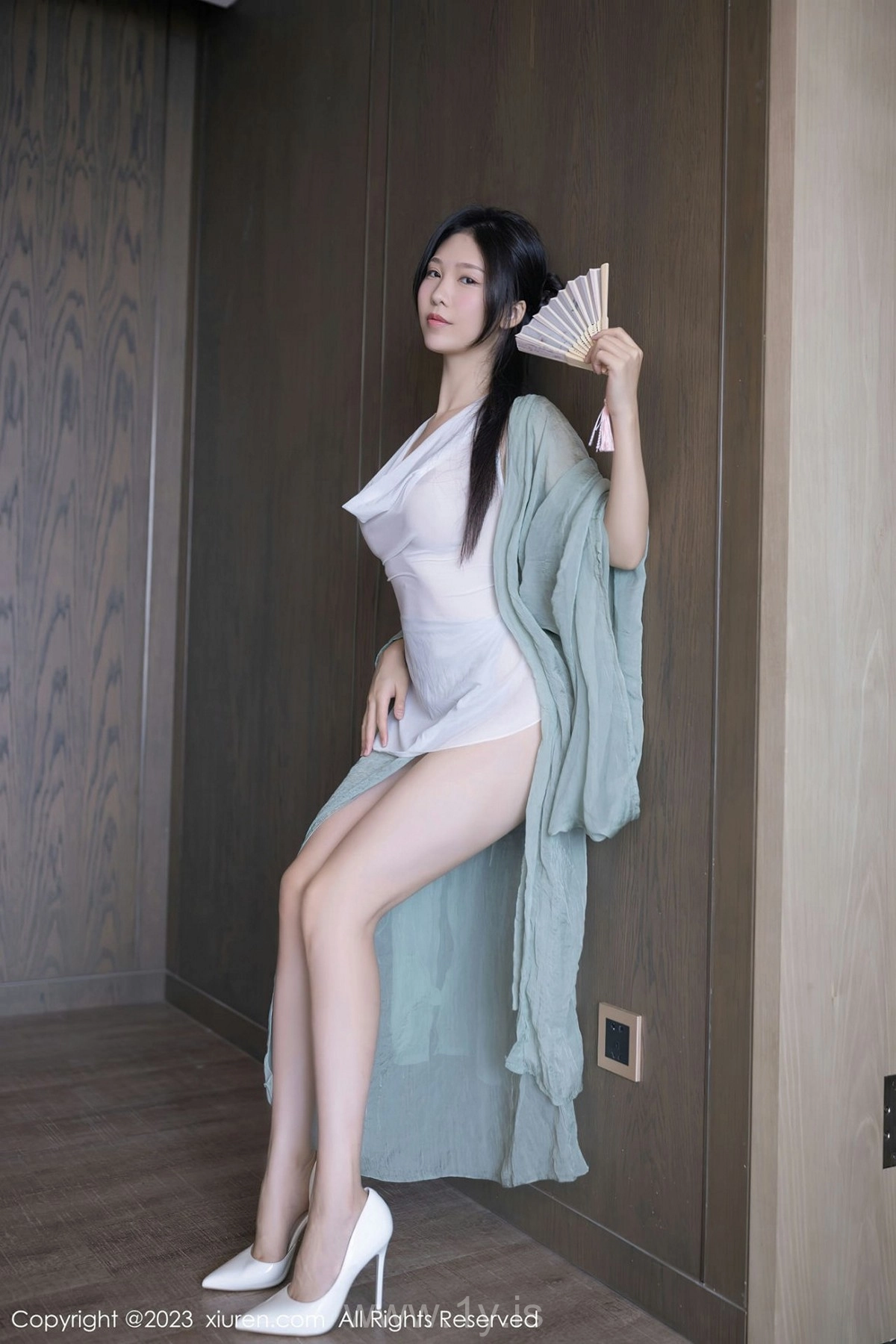 XIUREN(秀人网) NO.6420 Adorable & Hot Asian Girl 利世