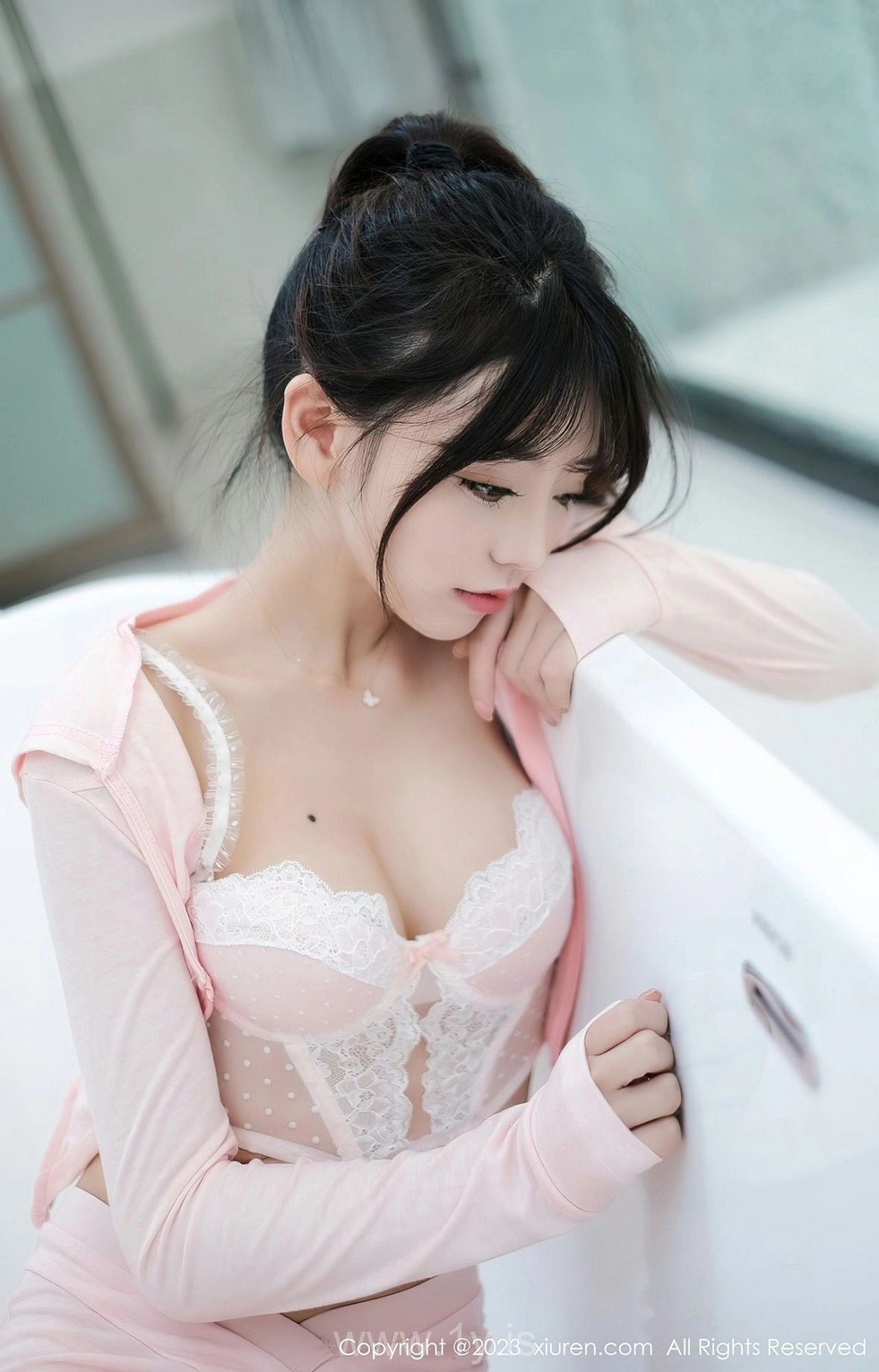 XIUREN(秀人网) NO.6490 Charming & Nice-looking Chinese Beauty 佘貝拉bella