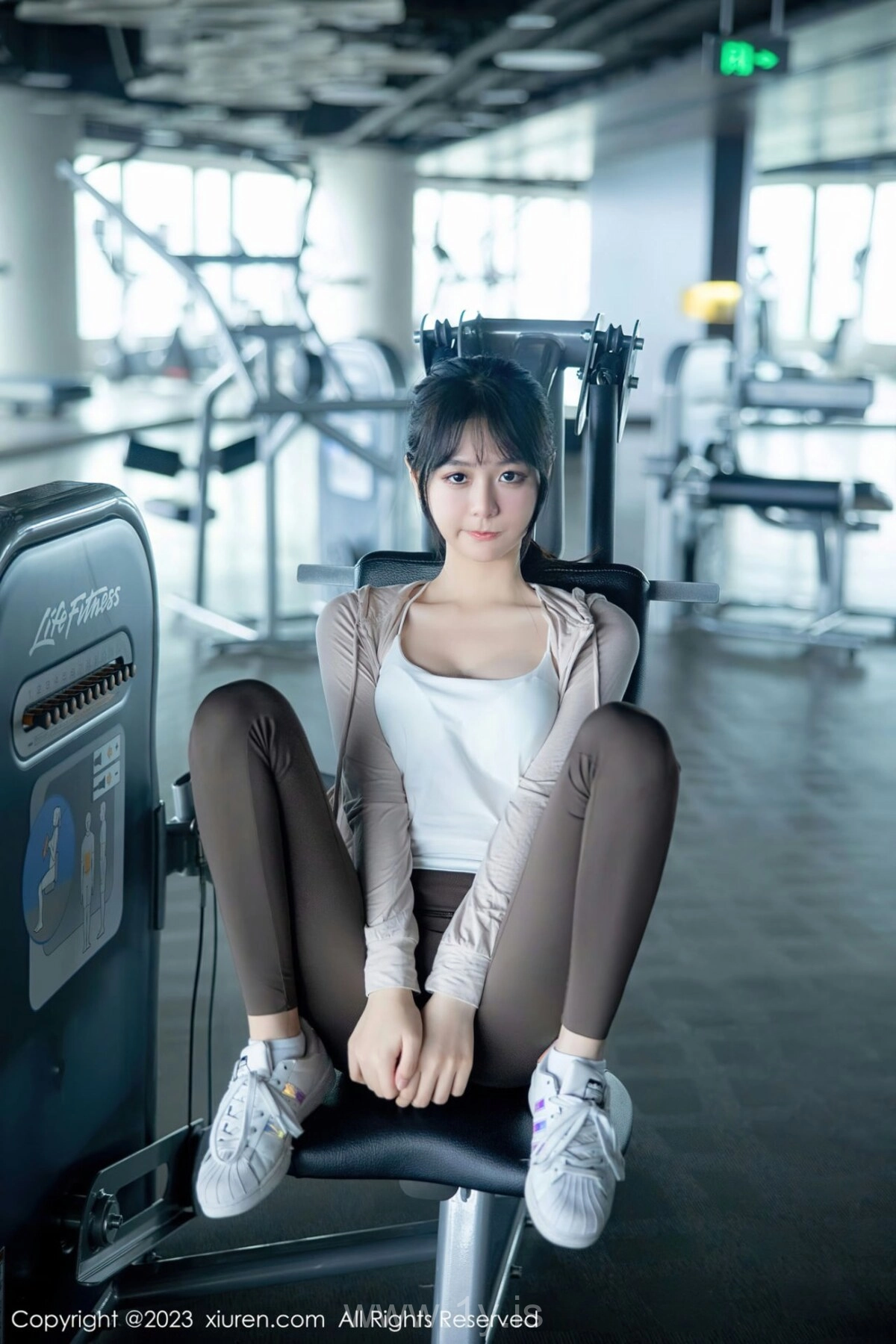 XIUREN(秀人网) NO.6683 Pretty & Quiet Chinese Cougar 怮怮