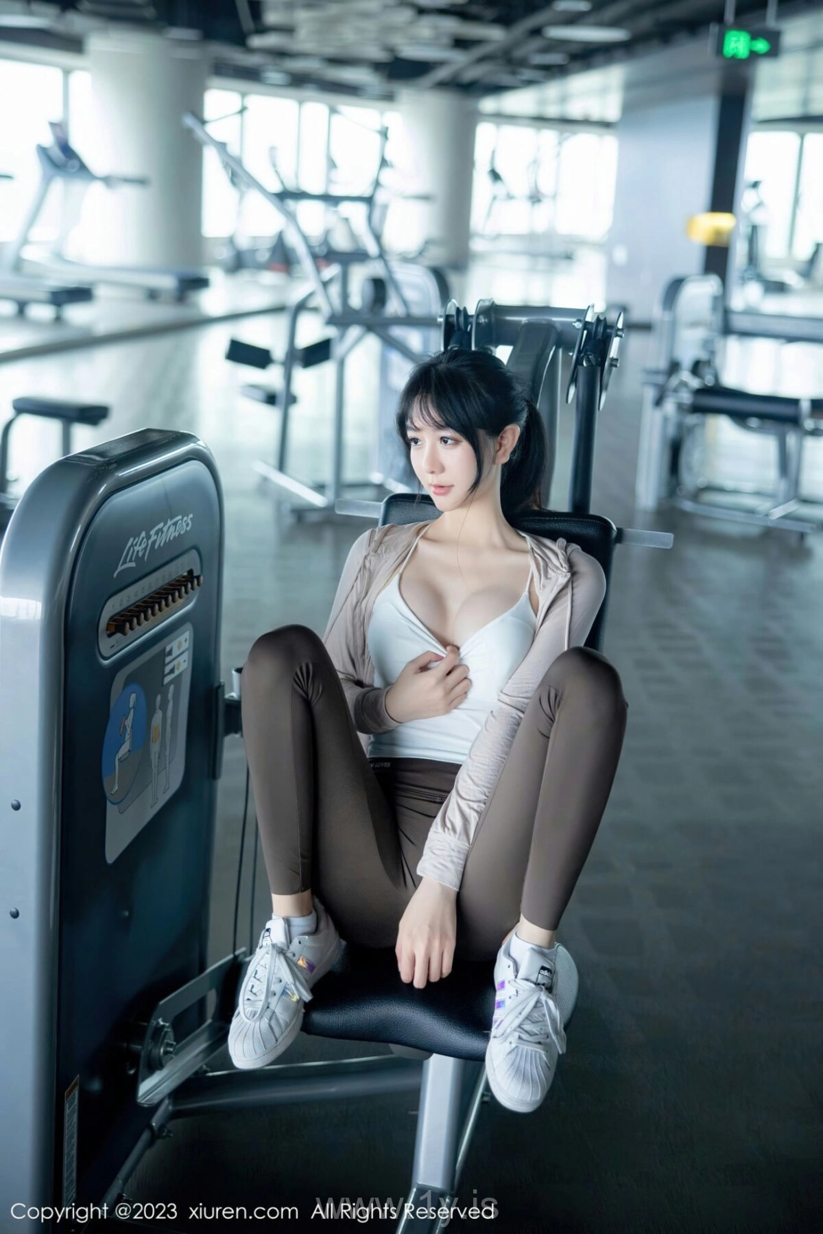 XIUREN(秀人网) NO.6683 Pretty & Quiet Chinese Cougar 怮怮