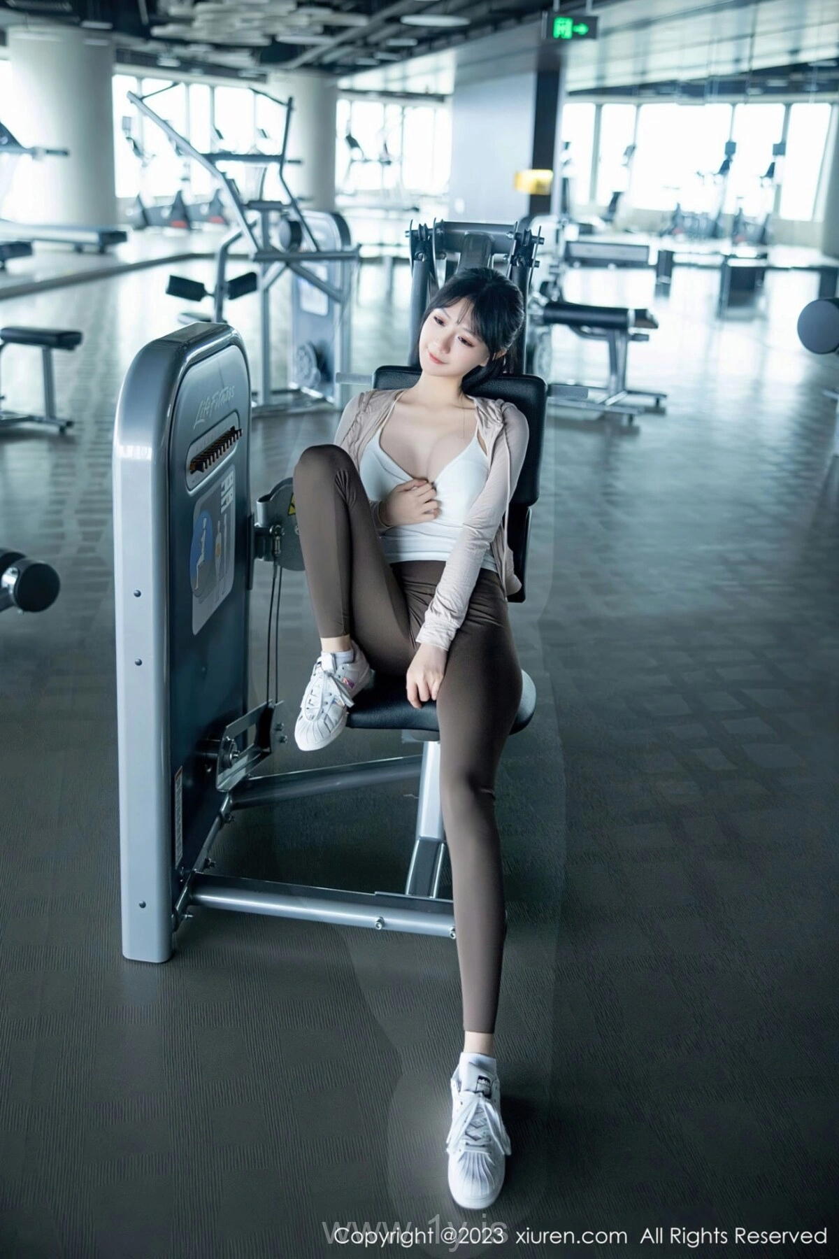 XIUREN(秀人网) NO.6683 Pretty & Quiet Chinese Cougar 怮怮