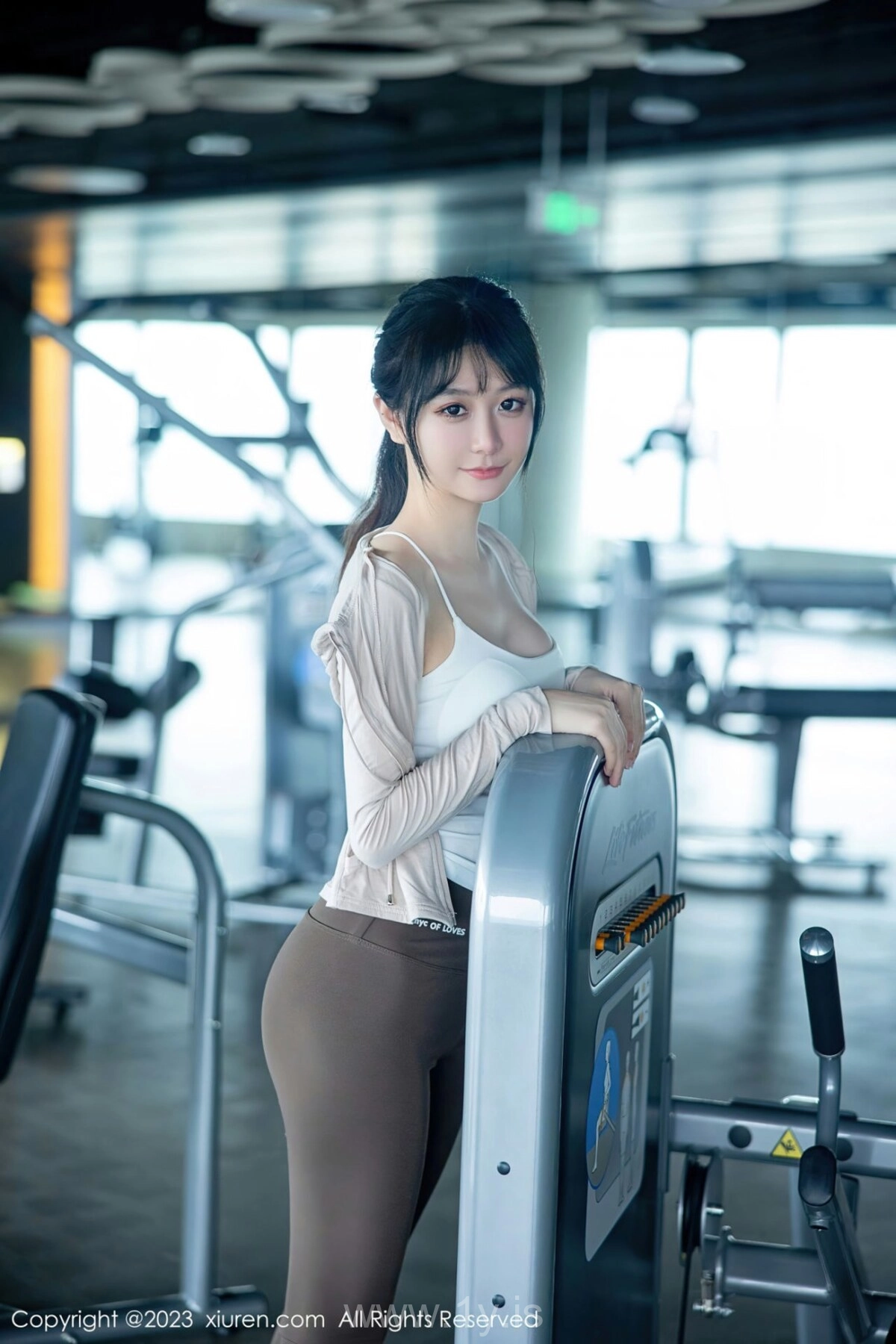 XIUREN(秀人网) NO.6683 Pretty & Quiet Chinese Cougar 怮怮
