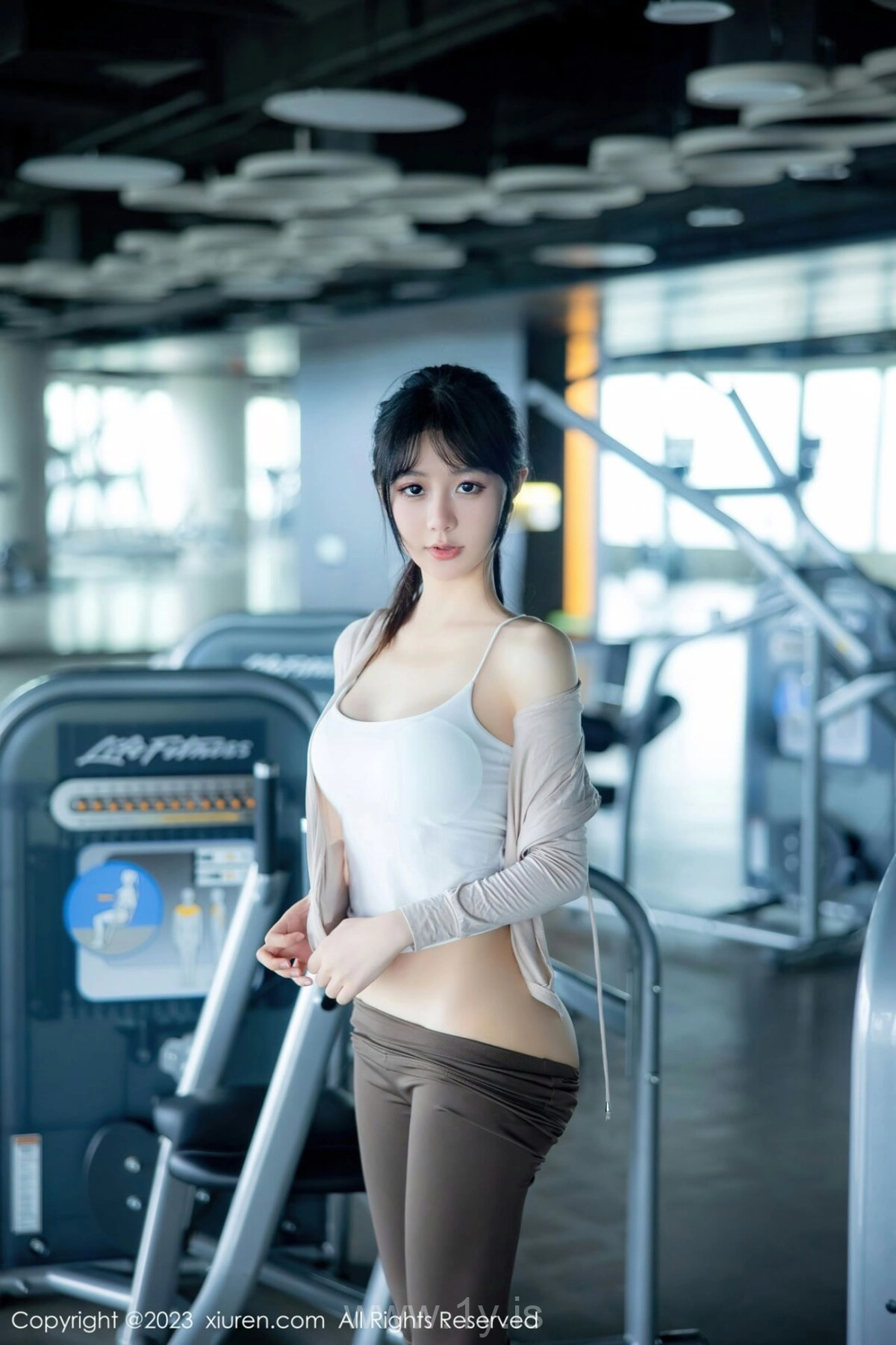 XIUREN(秀人网) NO.6683 Pretty & Quiet Chinese Cougar 怮怮