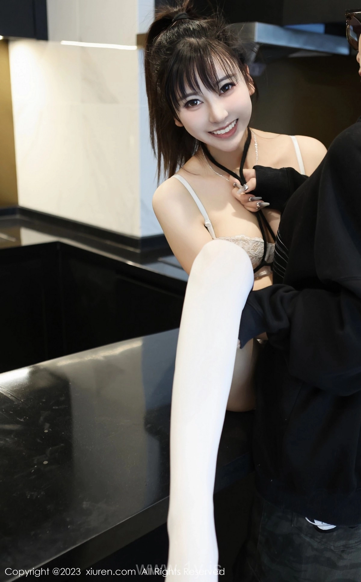XIUREN(秀人网) NO.6909 Adorable & Fashionable Asian Cougar 夏希