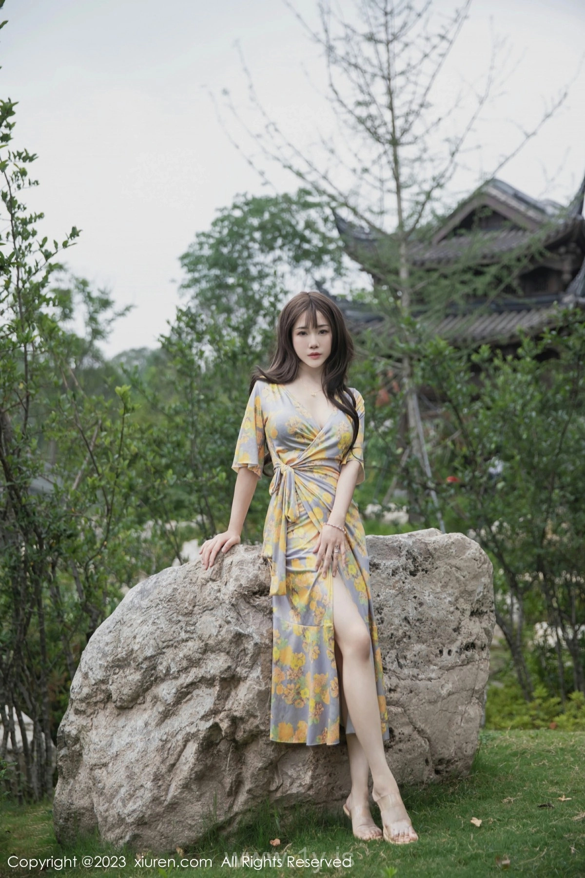 XIUREN(秀人网) NO.6949 Extraordinary Asian Beauty 嚴利娅Yuliya