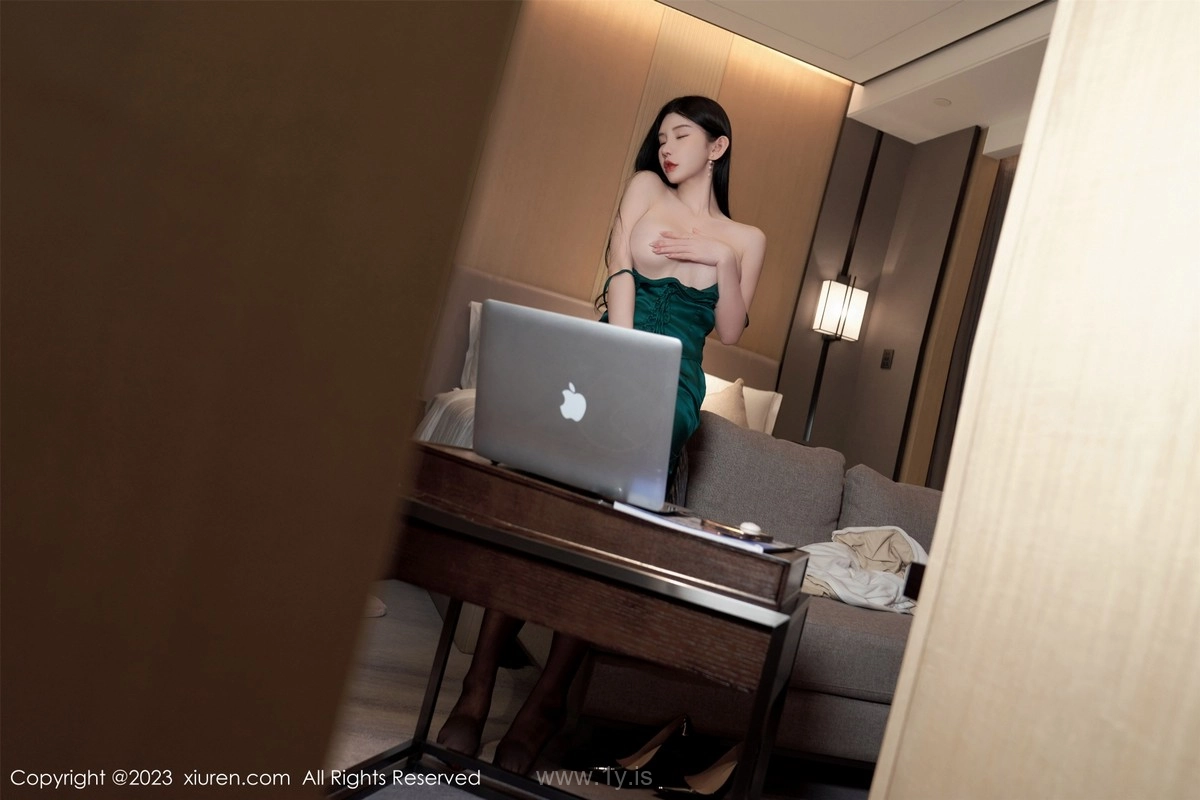 XIUREN(秀人网) No.7009 Lovely & Attractive Chinese Homebody Girl 周于希Sally