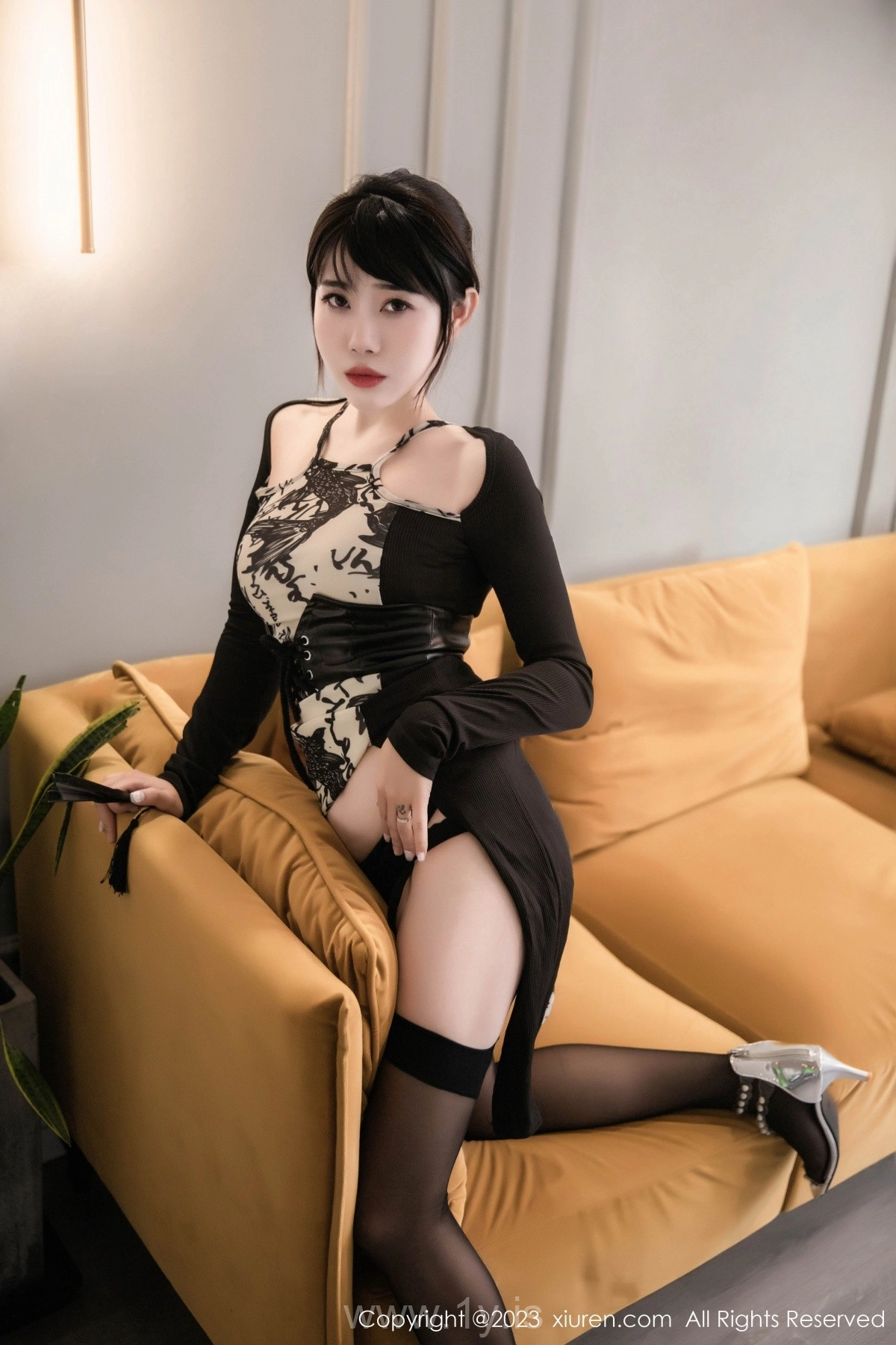 XIUREN(秀人网) No.7015 Gorgeous & Well Done Chinese Belle 嚴利娅Yuliya