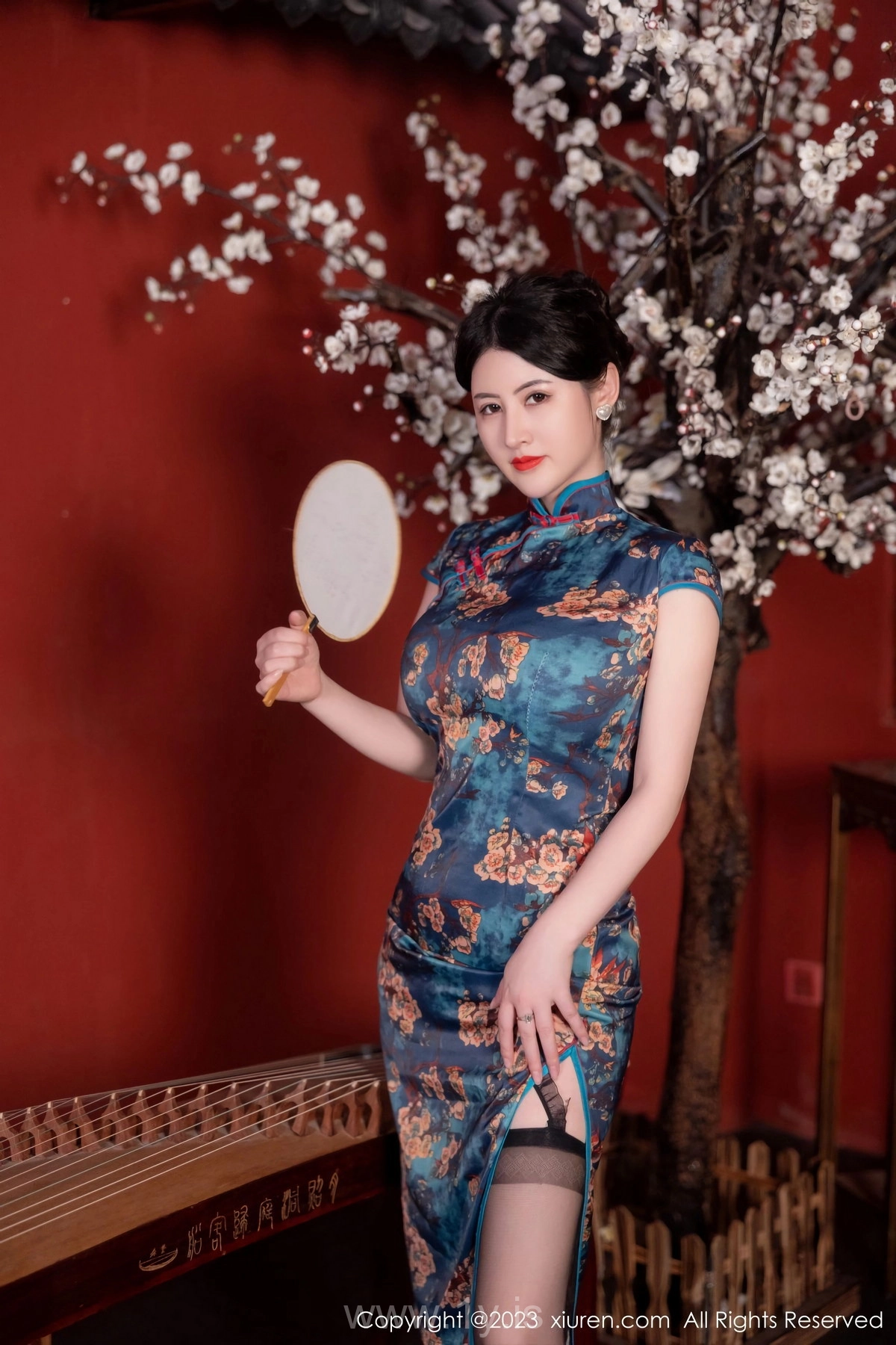 XIUREN(秀人网) No.7051 Classy & Beautiful Chinese Hottie 詩詩kiki