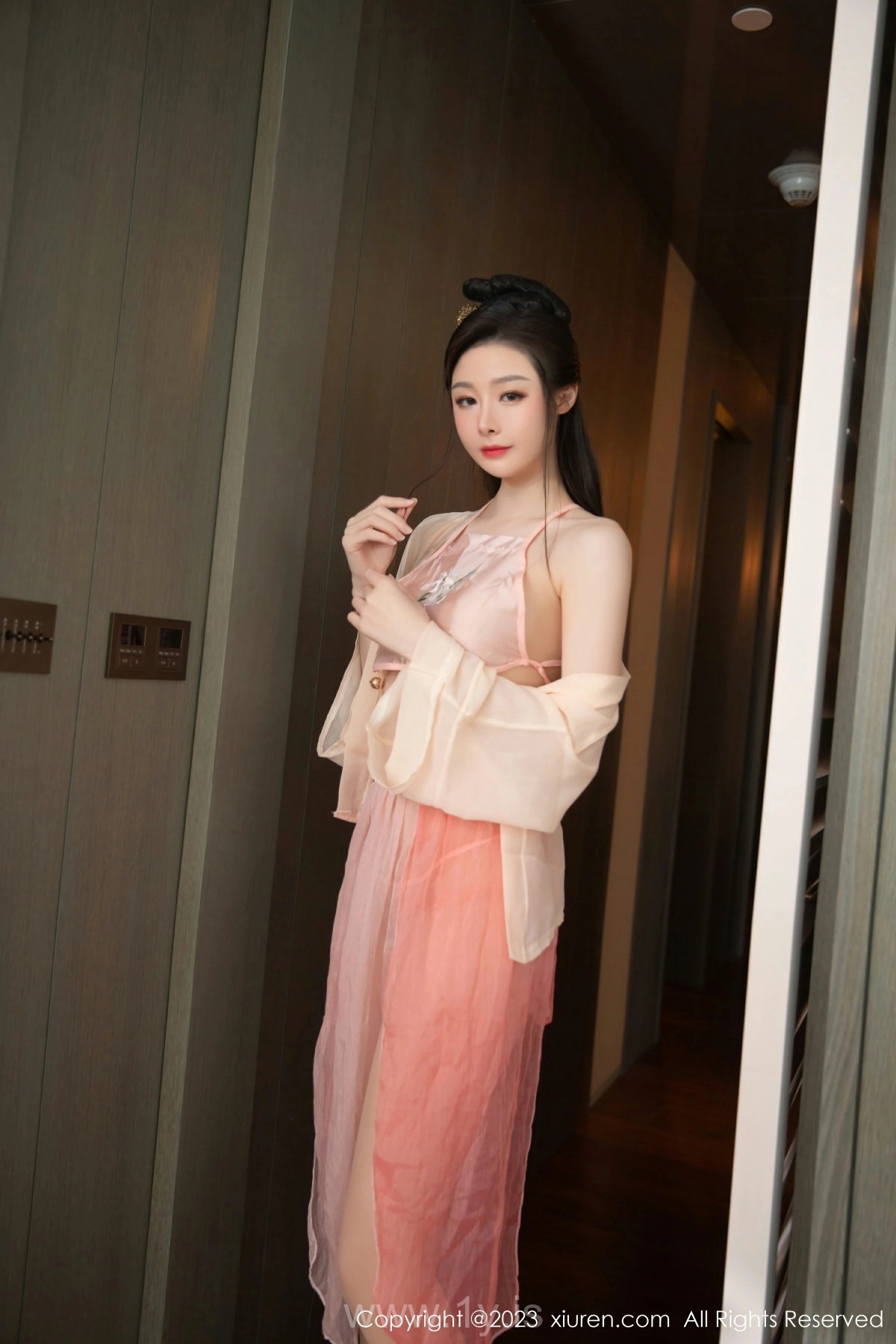 XIUREN(秀人网) No.7075 Good-looking & Extraordinary Asian Model 是小逗逗