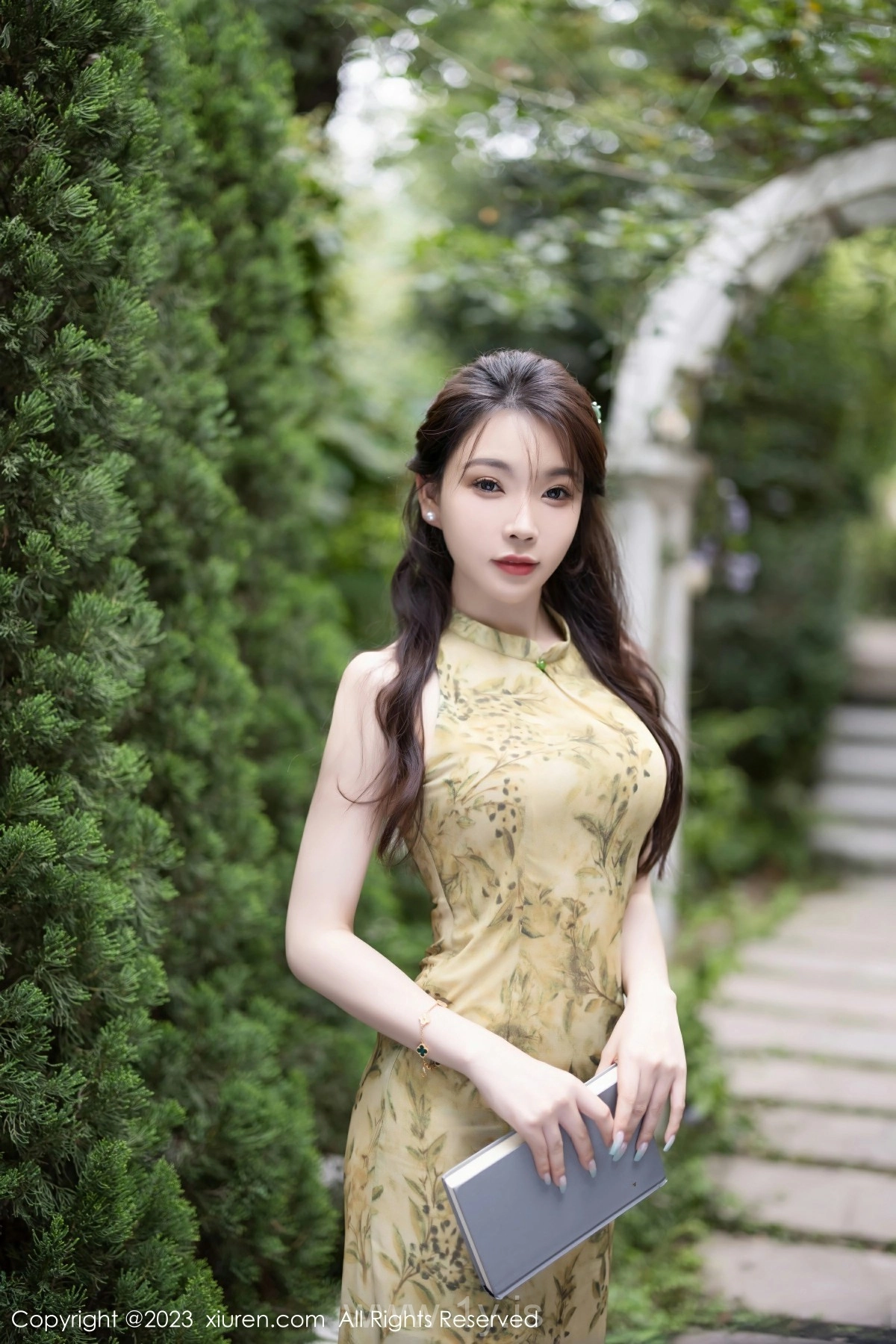 XIUREN(秀人网) No.7083 Lively Asian Beauty 徐莉芝Booty
