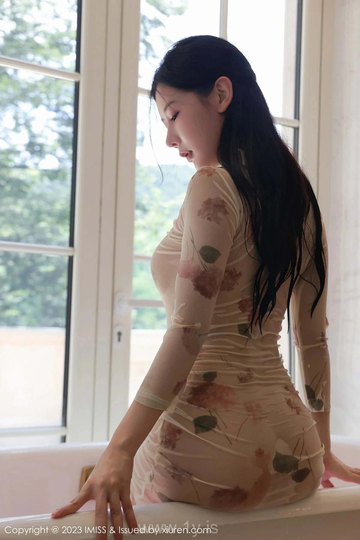 XIUREN(秀人网) No.7168 Stunning & Hot Asian Girl 尹甜甜