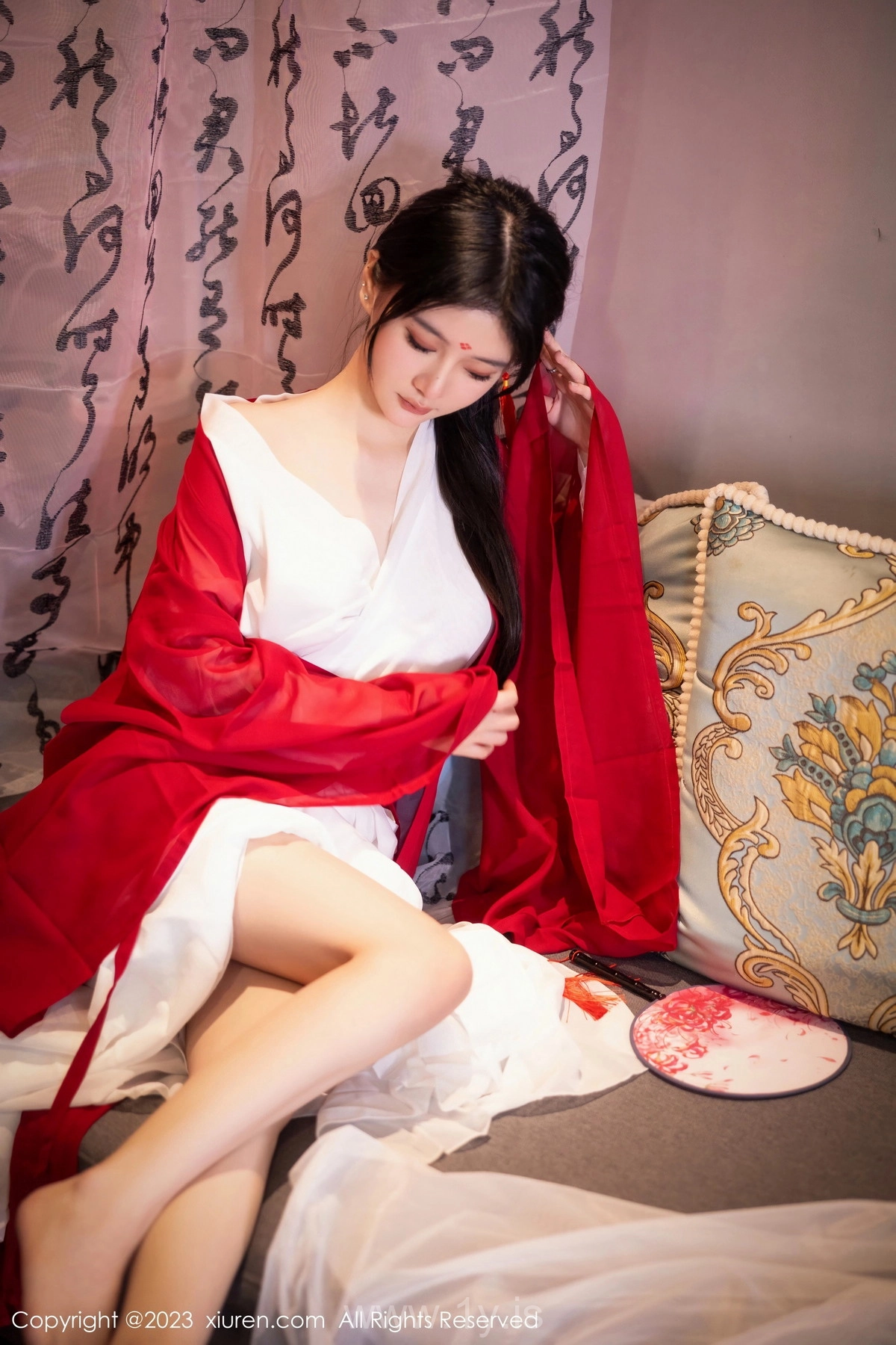 XIUREN(秀人网) No.7192 Classy Asian Peri 怮怮