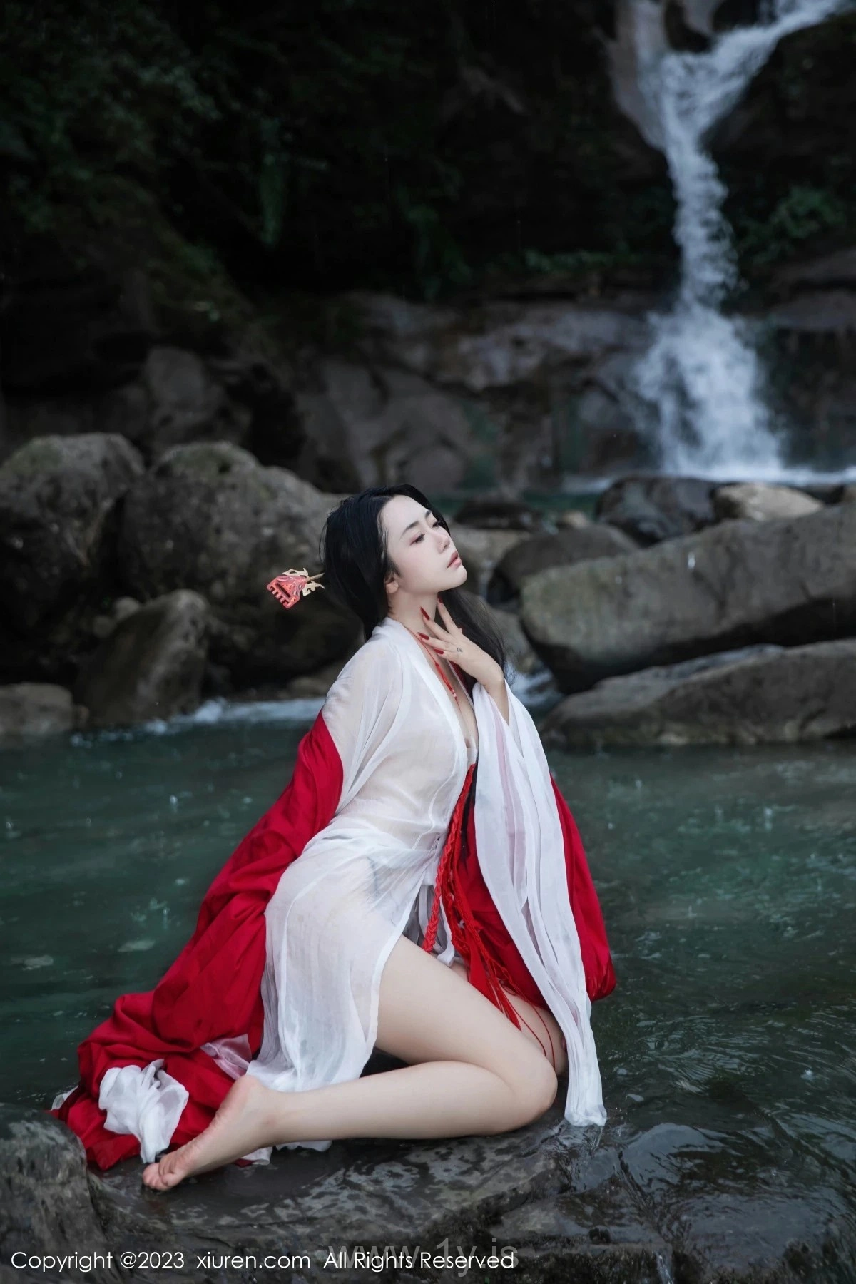 XIUREN(秀人网) No.7295 Fancy & Sexy Asian Mature Princess 嚴利娅Yuliya