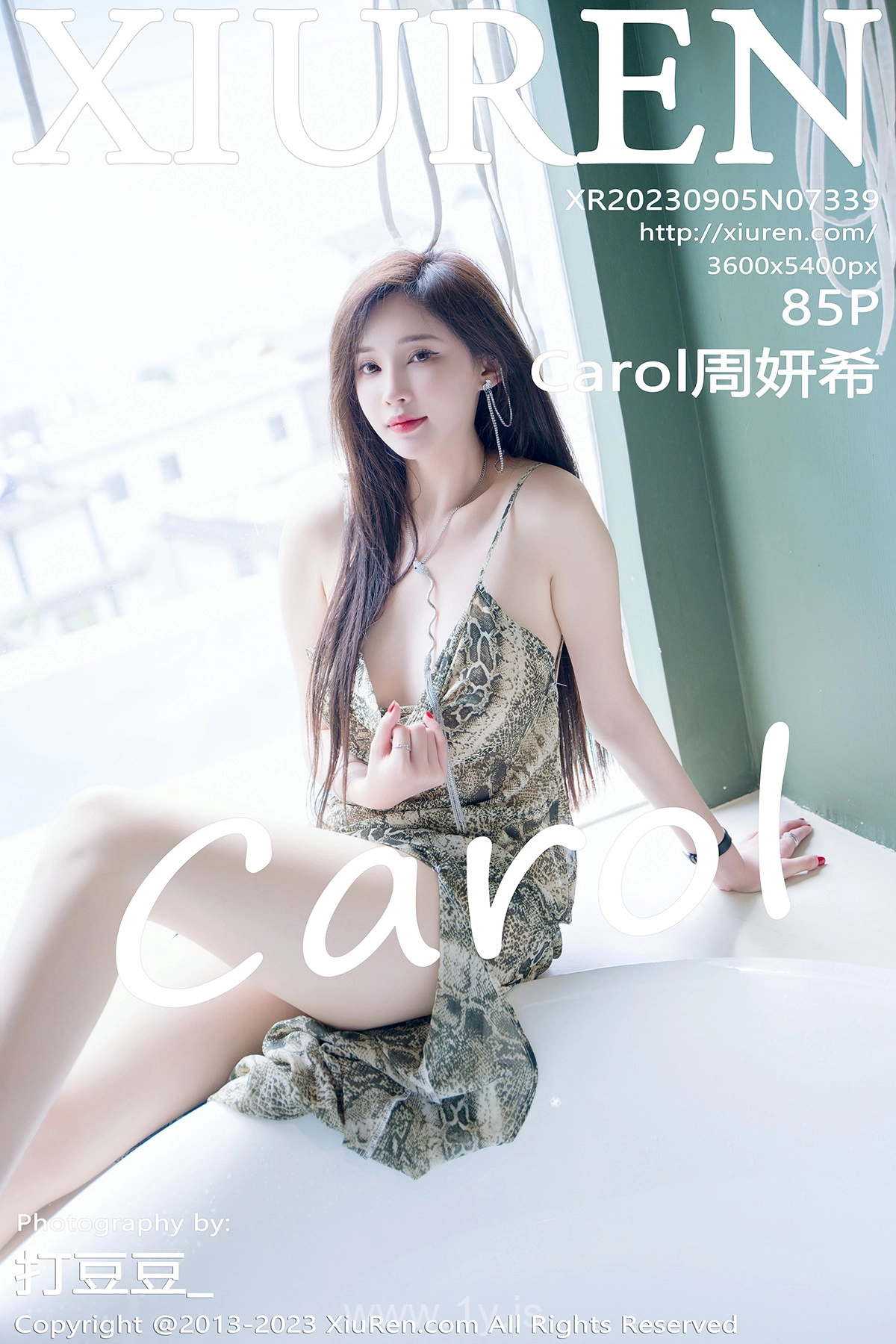 XIUREN(秀人网) No.7339 Refined & Breathtaking Asian Beauty Carol周妍希