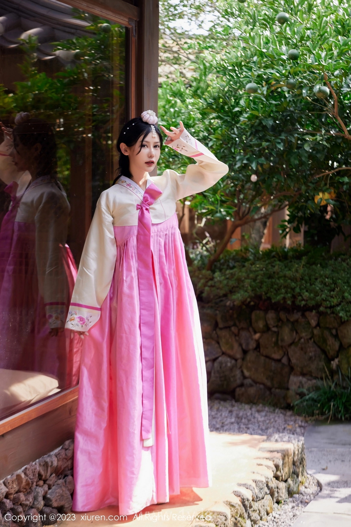 XIUREN(秀人网) No.7564 Refined & Stylish Asian Diva 尹甜甜