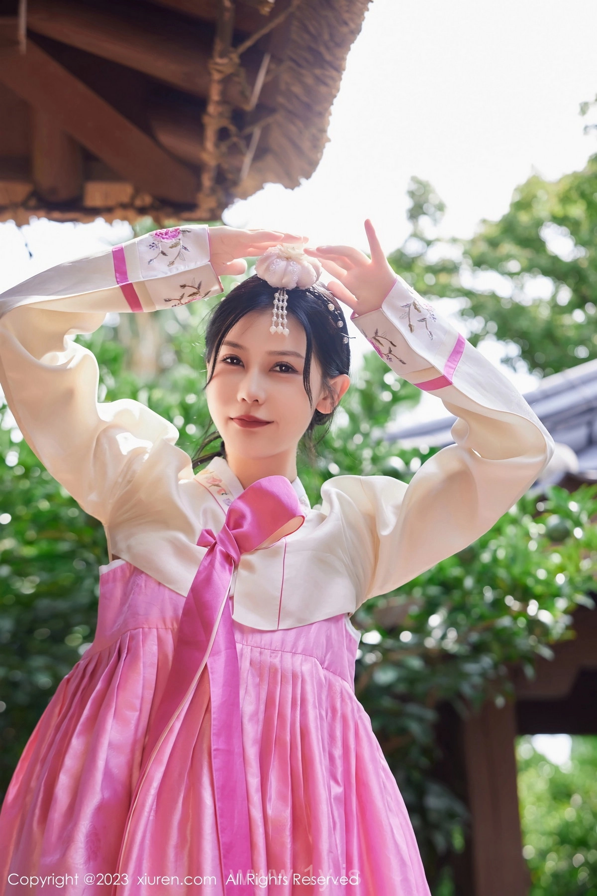 XIUREN(秀人网) No.7564 Refined & Stylish Asian Diva 尹甜甜