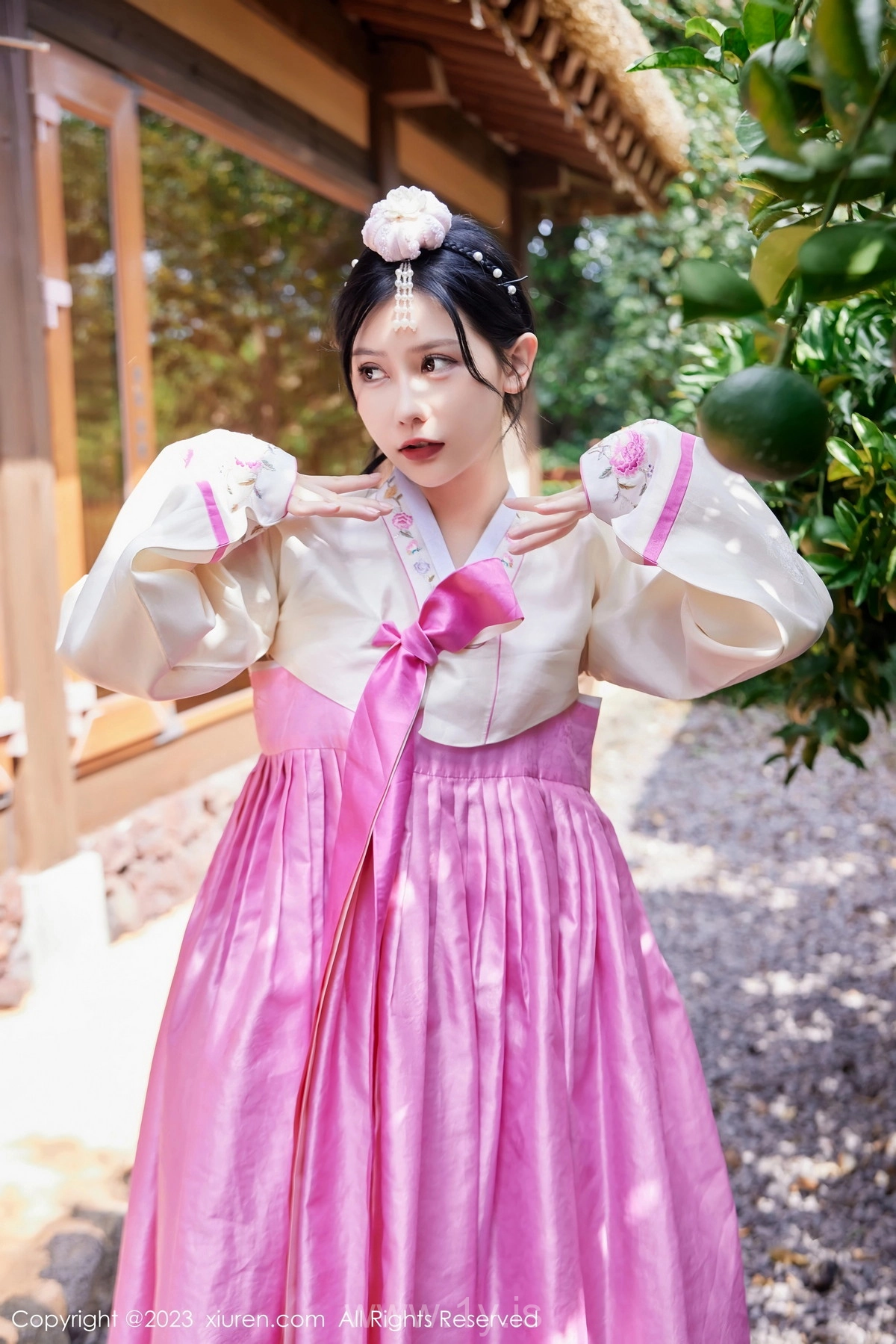 XIUREN(秀人网) No.7564 Refined & Stylish Asian Diva 尹甜甜