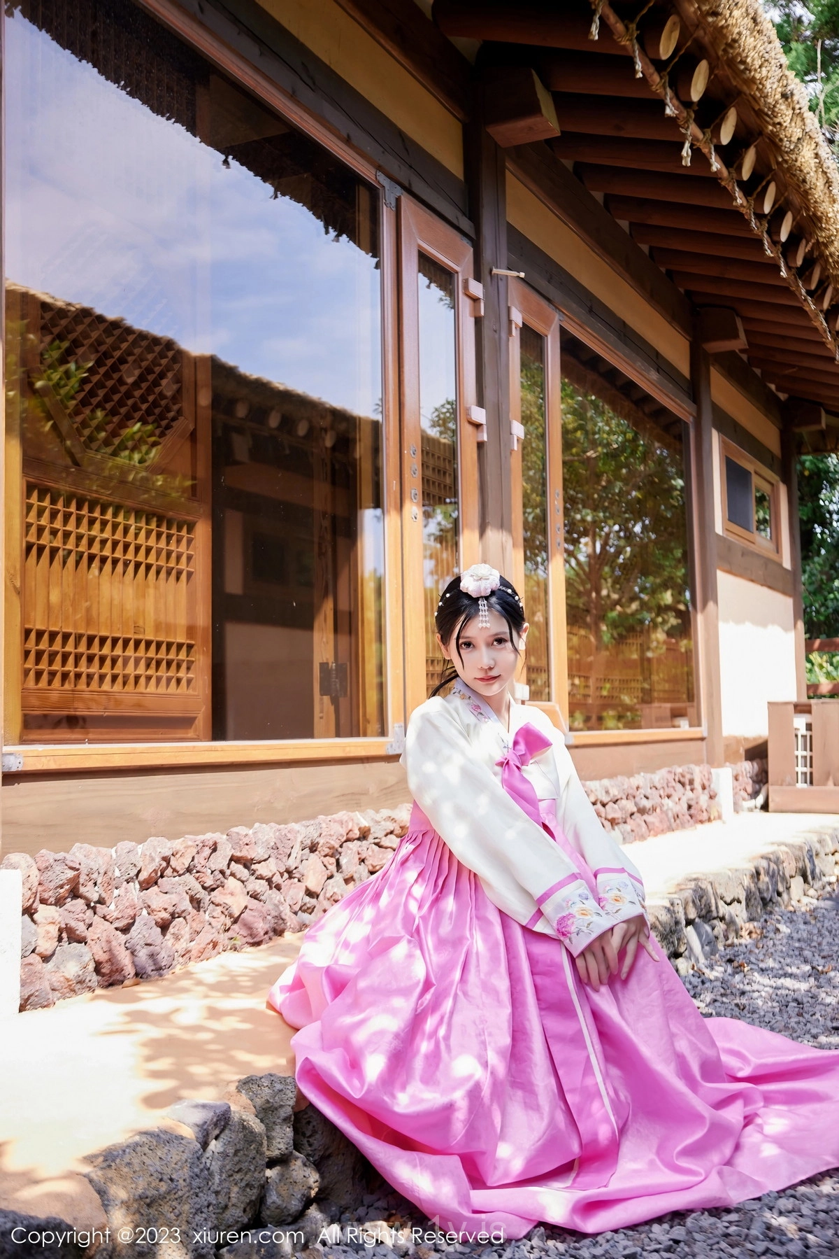 XIUREN(秀人网) No.7564 Refined & Stylish Asian Diva 尹甜甜